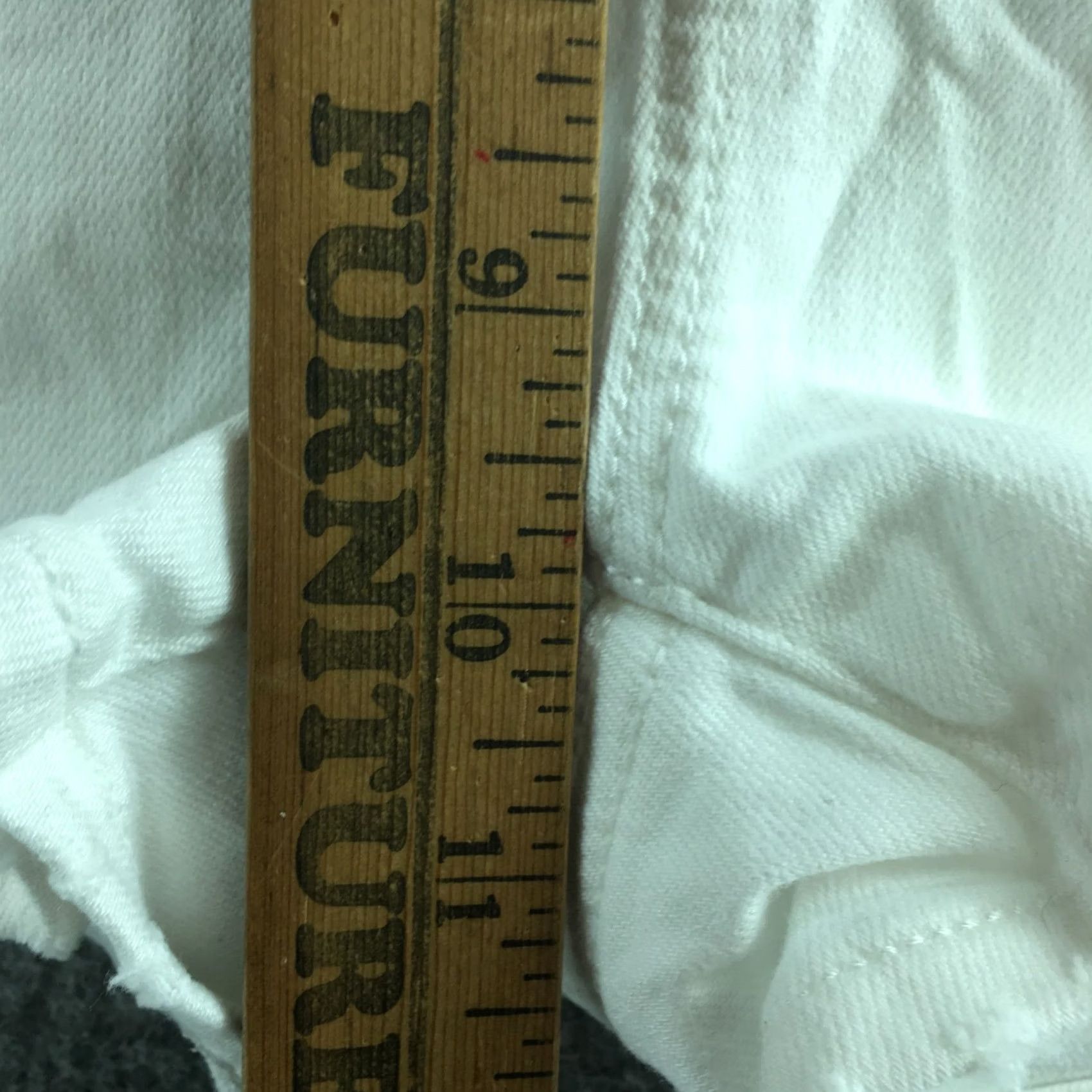 American Eagle Outfitters American Eagle Outfitters White Mid Rise Cut-Off Shorts Womens 4 (Actual 28X2) Jeans Style Zip Short Size 27" / US 4 / IT 40 - 6 Thumbnail