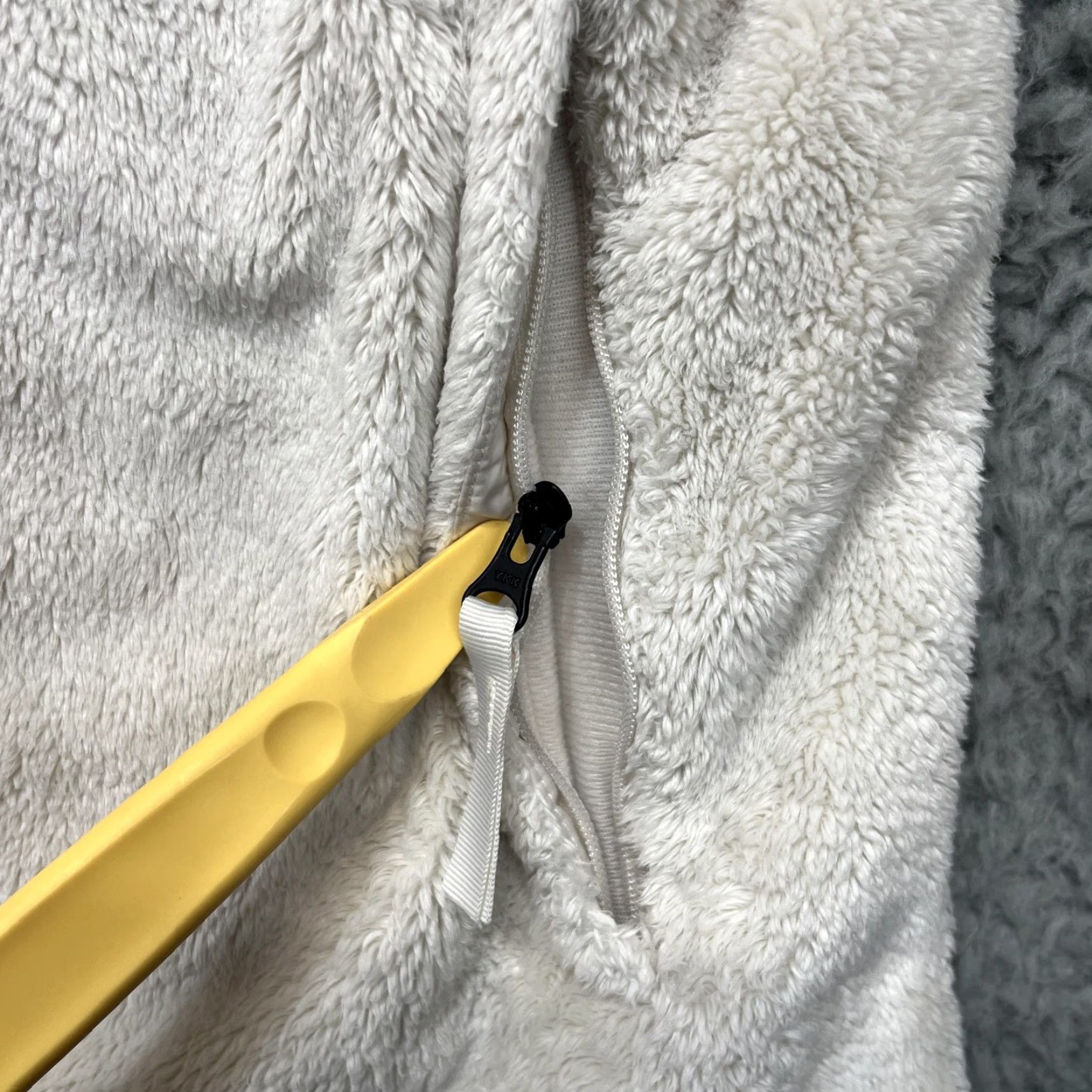 The North Face The North Face Jacket Womens Medium White Fleece Deep Pile Plush Full Zip Size M / US 6-8 / IT 42-44 - 3 Thumbnail
