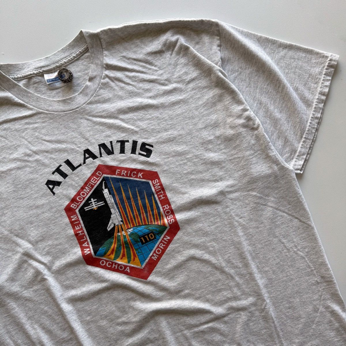 Vintage 2002 Vintage NASA Atlantis STS-110 Tee Size US XXL / EU 58 / 5 - 2 Thumbnail
