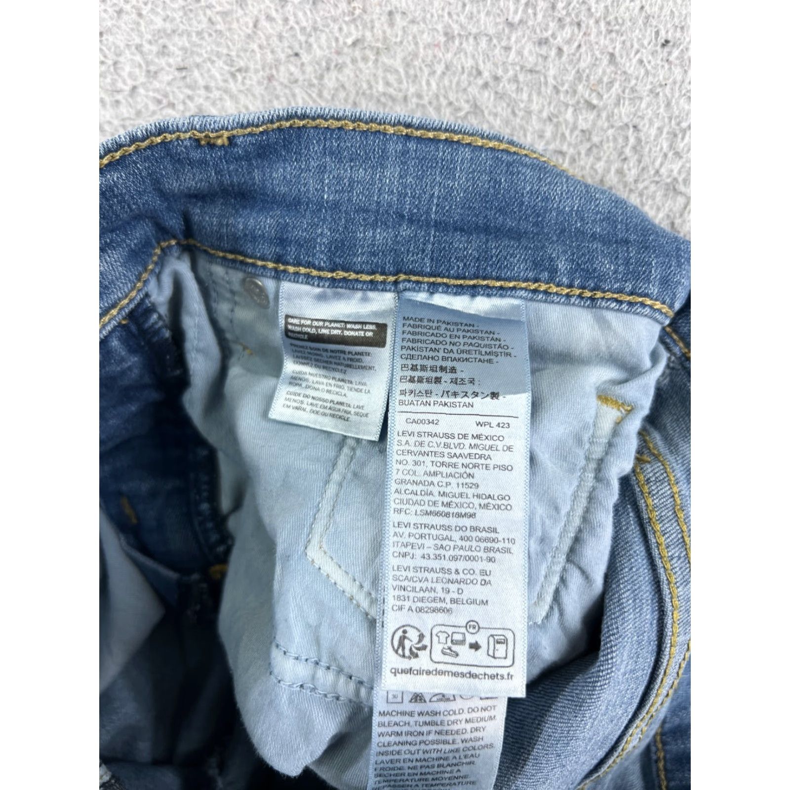 Levi's Levis Jeans Women 26 Blue Denim Skinny 26x29.5 Regular 5-Pocket Distressed Stretch Cotton Blend Denim Jeans Size 26" / US 2 / IT 38 - 7 Thumbnail