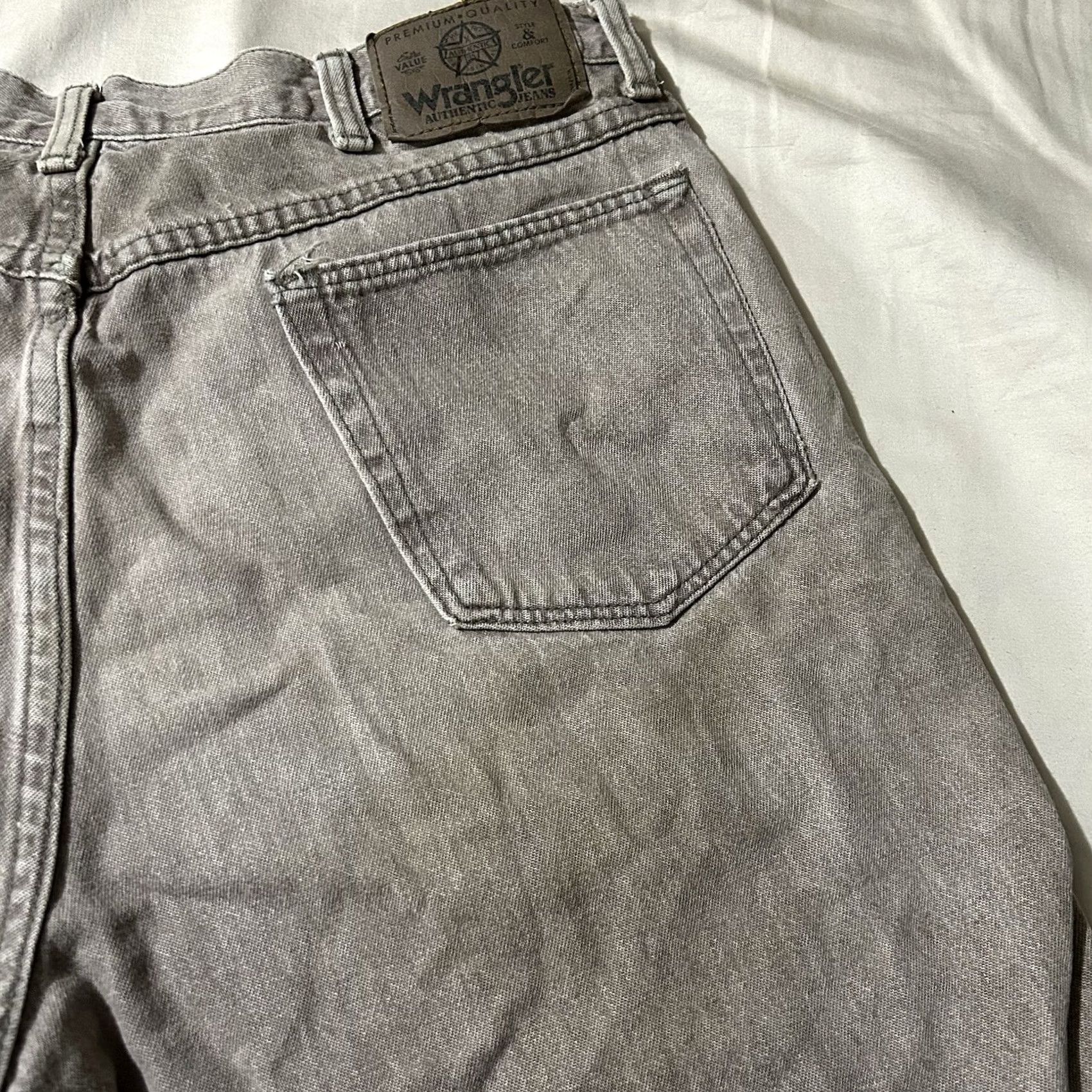 Wrangler VINTAGE Wrangler Jorts Brown 90s Distressed Size 34 Men Brown Wash Size US 34 / EU 50 - 3 Thumbnail
