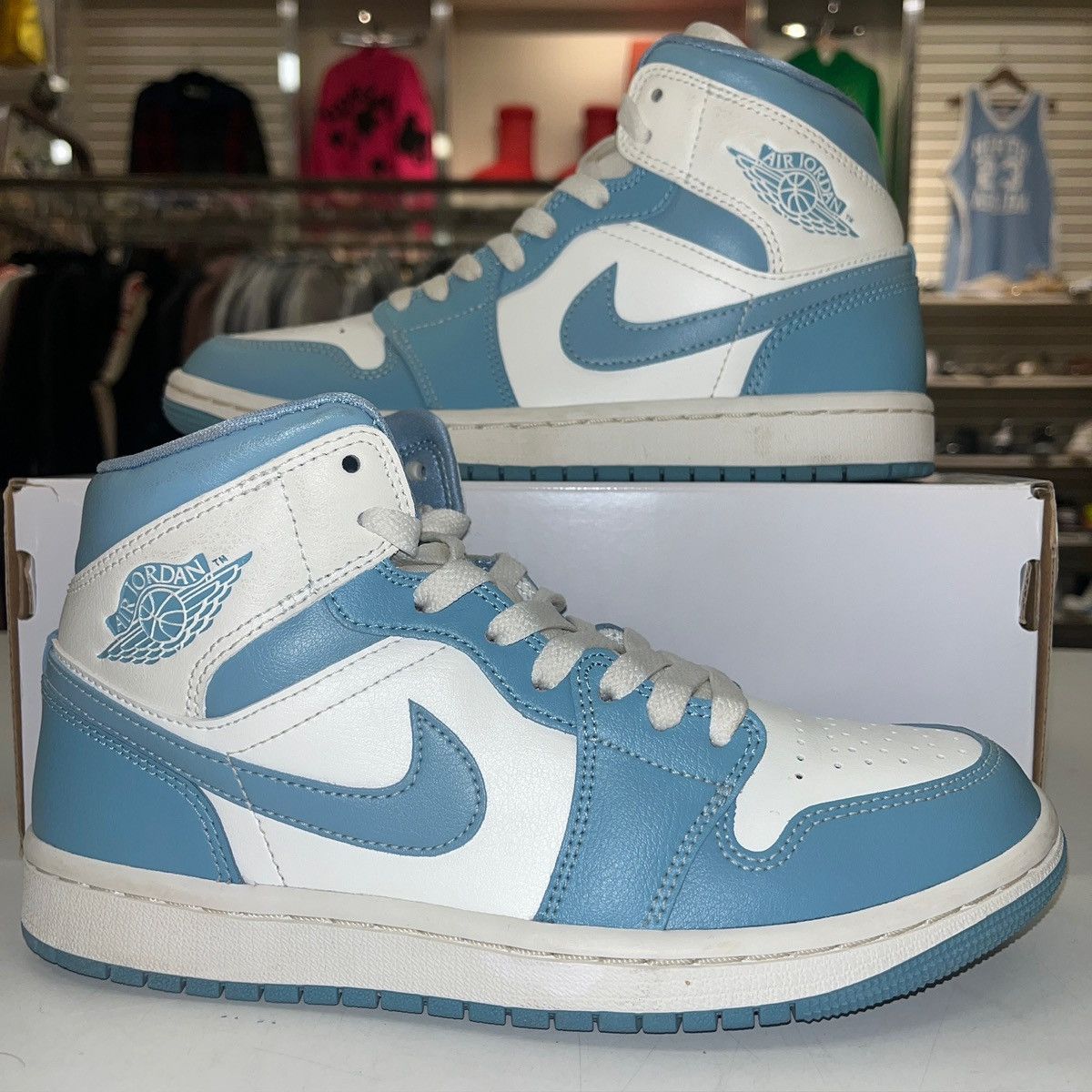 Jordan Brand Size 7W (5.5M)- Air Jordan 1 Mid University Blue -BQ6472-141 Size US 7 / IT 37 - 1 Thumbnail