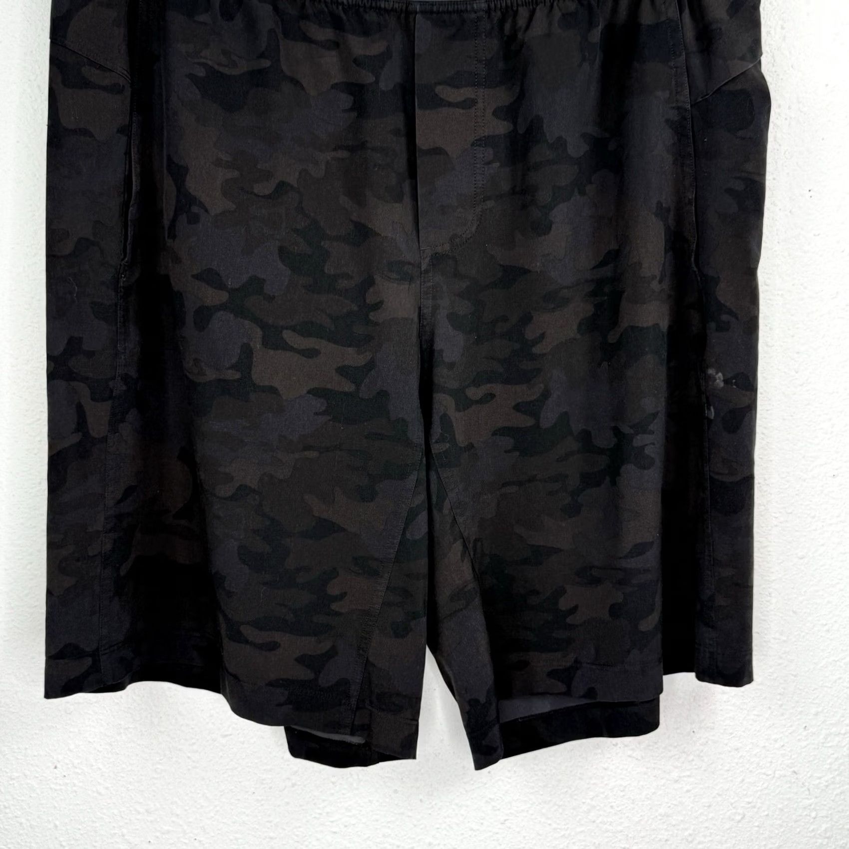 Lululemon Lululemon Shorts Mens XL Black Camo T.H.E. Short Linerless Activewear 10" Camouflage Drawstring Pockets Athletic Gym Running Cross Training Size US 36 / EU 52 - 2 Thumbnail
