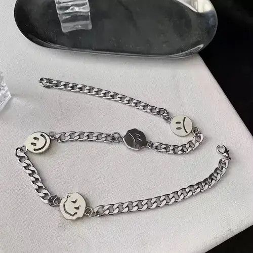 Jewelry Smiley Face Pendant Necklace Size ONE SIZE - 4 Thumbnail