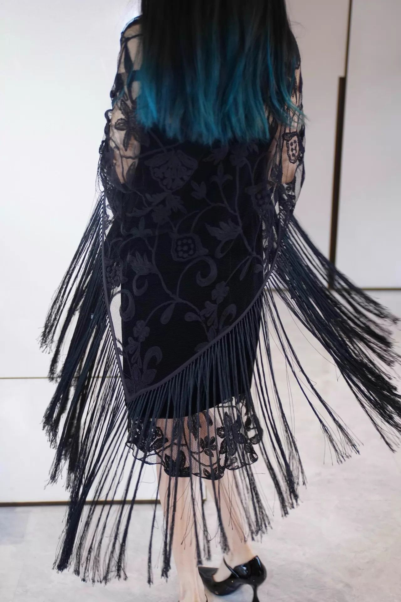 Giorgio Armani Giorgio Armani Velvet-Lace Tassel Dress Shawl (it42 / M-L) Size M / US 6-8 / IT 42-44 - 7 Thumbnail