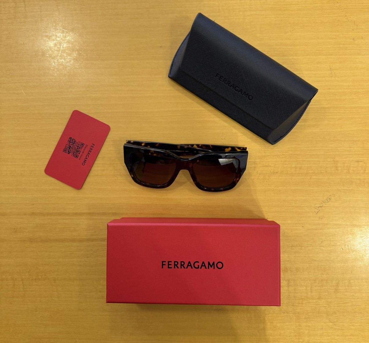 Salvatore Ferragamo Ferragamo Sunglasses SF1104S 242 Size ONE SIZE - 9 Thumbnail