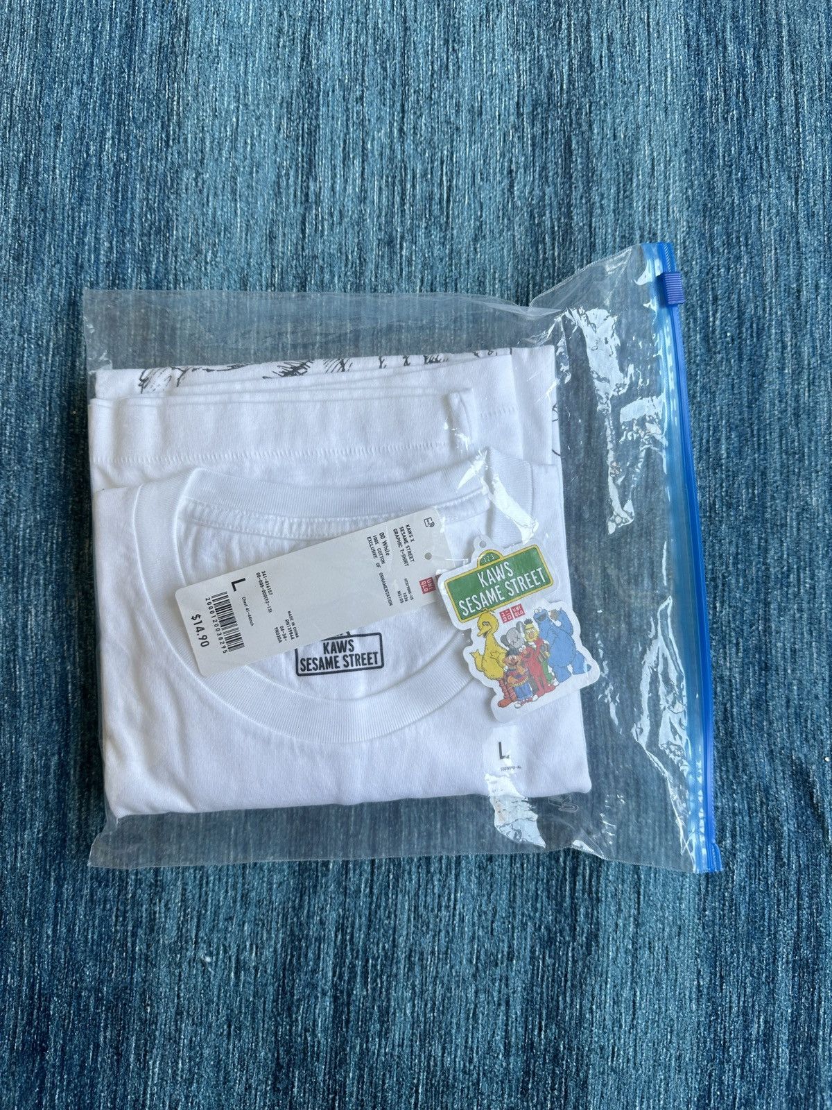Kaws × Uniqlo Sesame Street Companion Trash Can Outline Tee White Size US L / EU 52-54 / 3 - 2 Thumbnail
