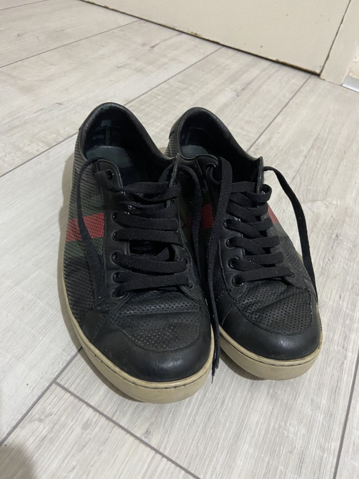 Gucci Gucci Ace Low Top Sneaker Size US 6.5 / EU 39-40 - 1 Thumbnail