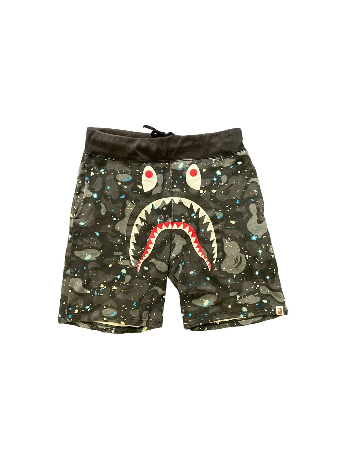 Bape A BATHING APE Galaxy Camo Shark Shorts Size L Size US 34 / EU 50 - 1 Thumbnail