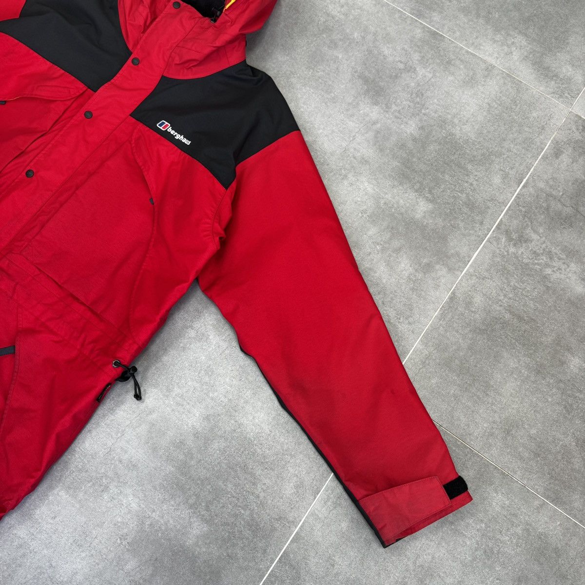 Berghaus Vintage Berghaus Mera Peak Gore-Tex Men Rain Coat Jacket Size US L / EU 52-54 / 3 - 9 Thumbnail
