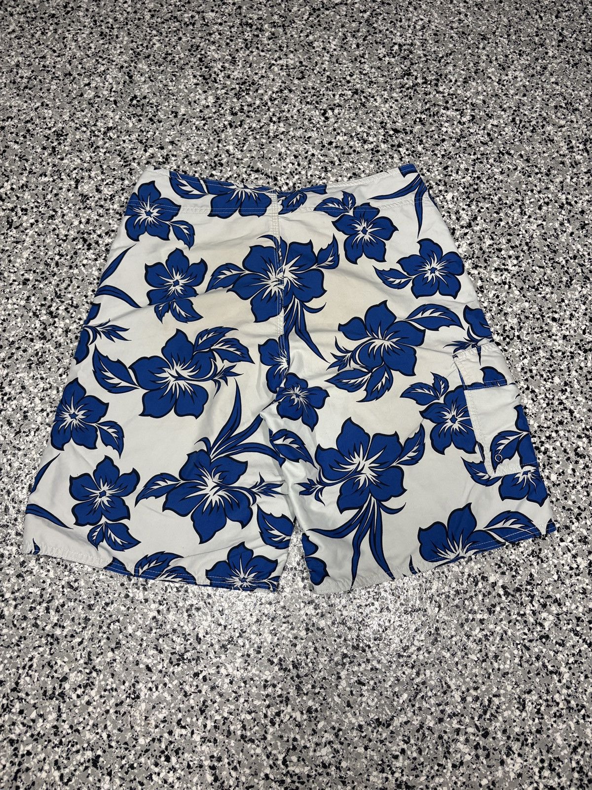 Kirra Vintage 2000s Kirra Blue & White Hawaiian Swim Shorts Size M Size US 32 / EU 48 - 2 Thumbnail