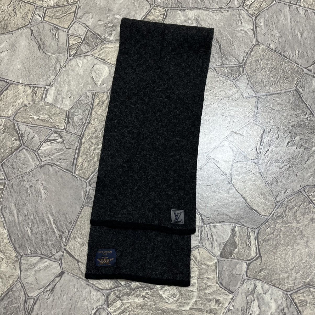 Louis Vuitton Louis Vuitton Scarf LV Logo Silk Wool Size ONE SIZE - 1 Thumbnail