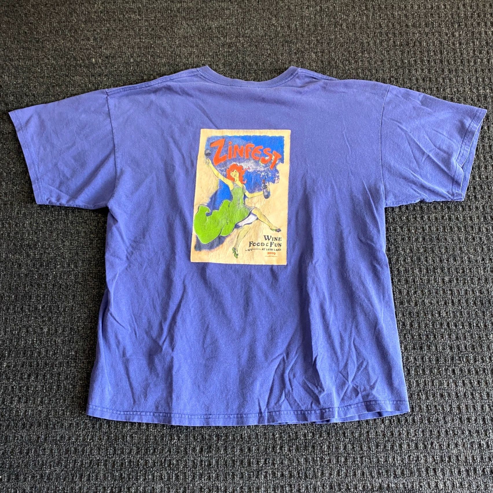 Gildan VINTAGE Gildan T-Shirt XL Purple Lodi Zinfest Volunteer Shirt Adults Unisex California 2009 Beer Wine Music Retro Nature City USA Size US XL / EU 56 / 4 - 3 Thumbnail