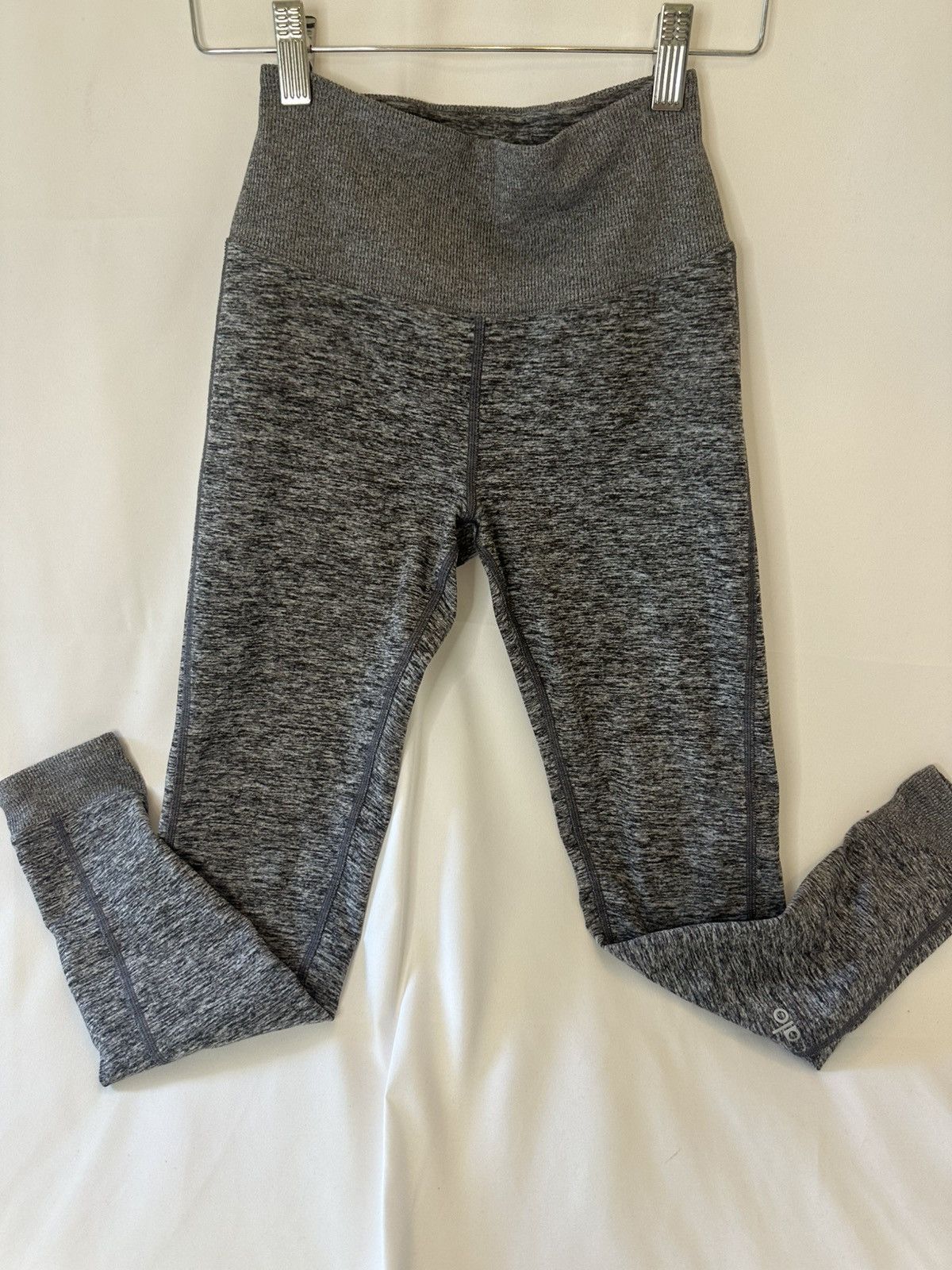 Alo ALO YOGA High-Waisted Alosoft Lounge Leggings Dark Heather Size 26" / US 2 / IT 38 - 1 Thumbnail