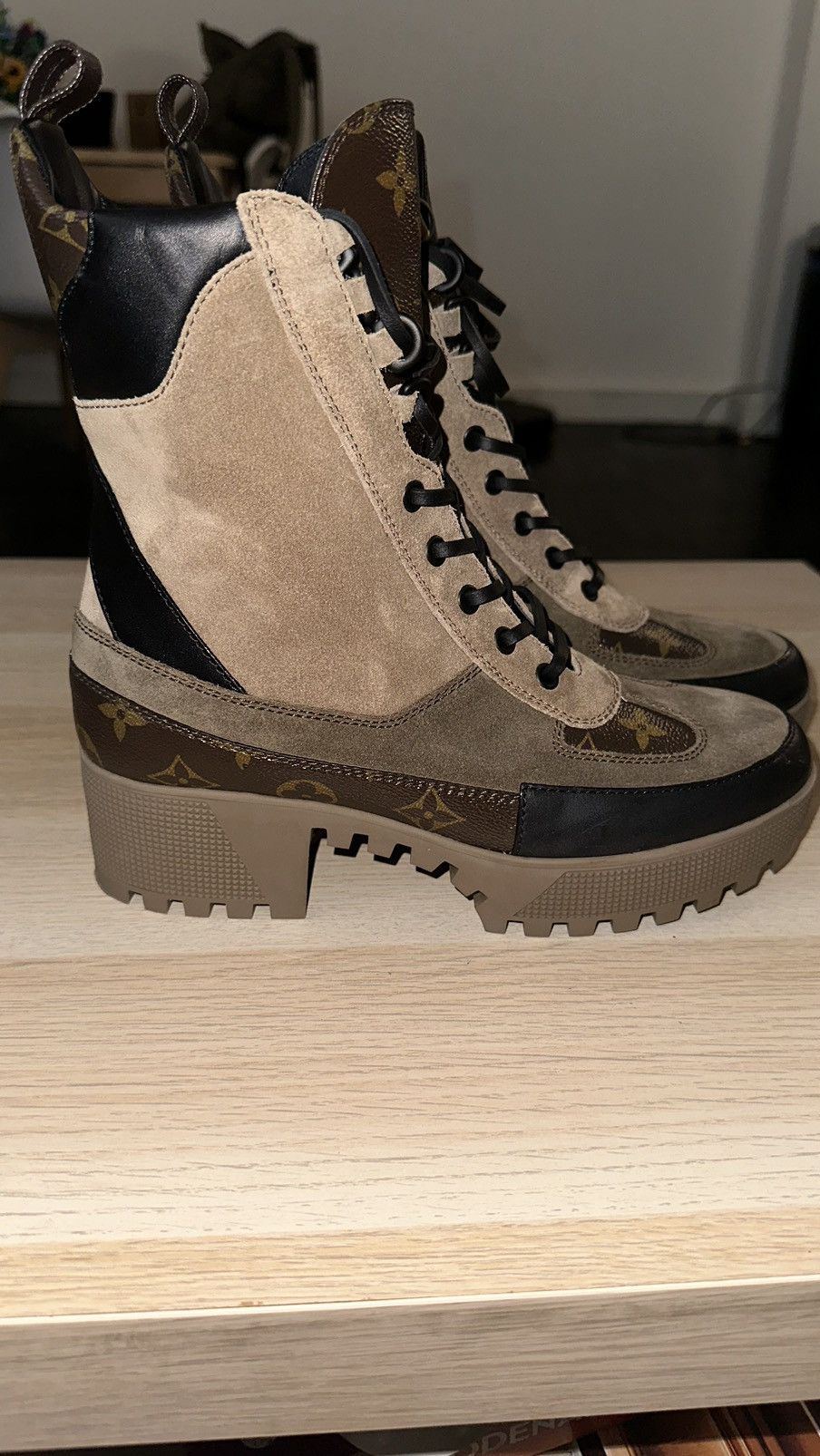 Louis Vuitton Louis Vuitton Lace up suede Boot Size US 8.5 / IT 38.5 - 2 Thumbnail