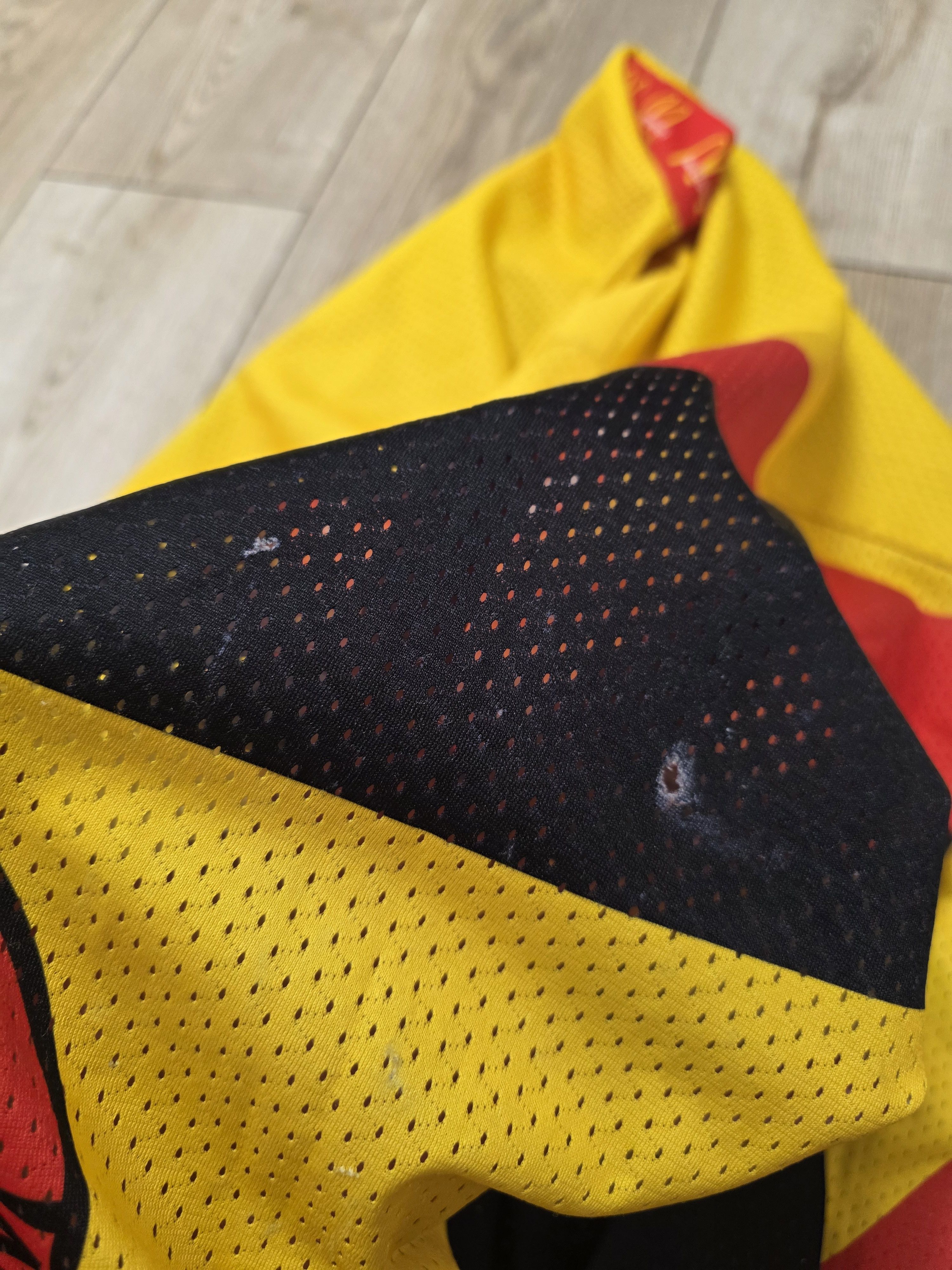 Vintage SC BERN HOCKEY JERSEY 90s BERN JERSEY SWITZERLAND ICE HOCKEY Size US L / EU 52-54 / 3 - 7 Thumbnail