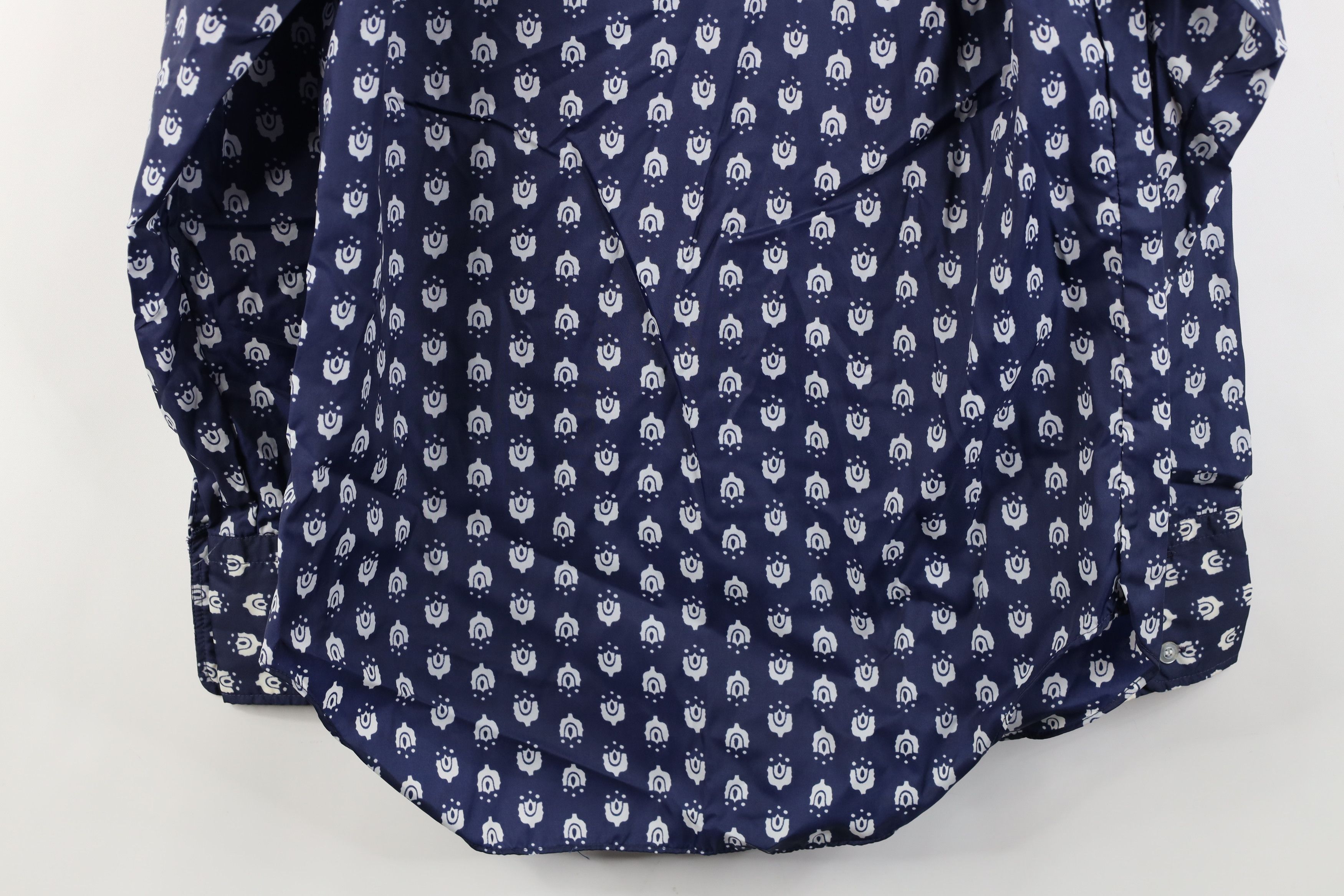 Vintage Vintage 70s Streetwear Geometric Windbreaker Button Shirt Size US S / EU 44-46 / 1 - 10 Thumbnail