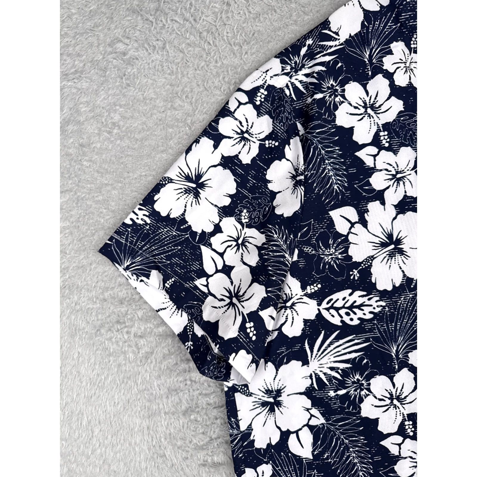 Vintage Hawaiian Shirt Men 2XL Blue White Floral Palm Leaf Button-Up Beach Polyester Size US XXL / EU 58 / 5 - 3 Thumbnail