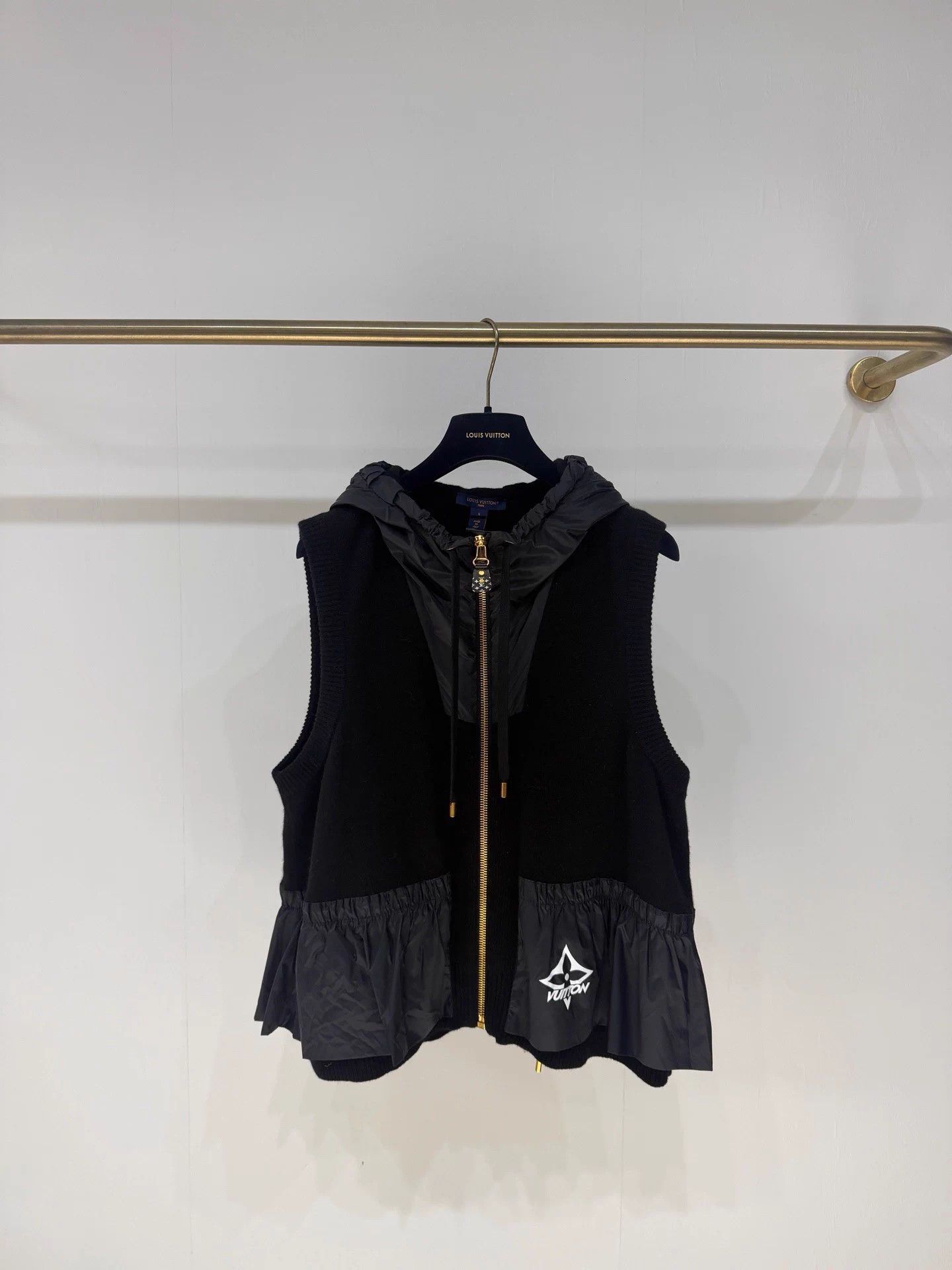 Louis Vuitton LV Ski Ruffle Knit Hooded Vest Size S / US 4 / IT 40 - 1 Thumbnail