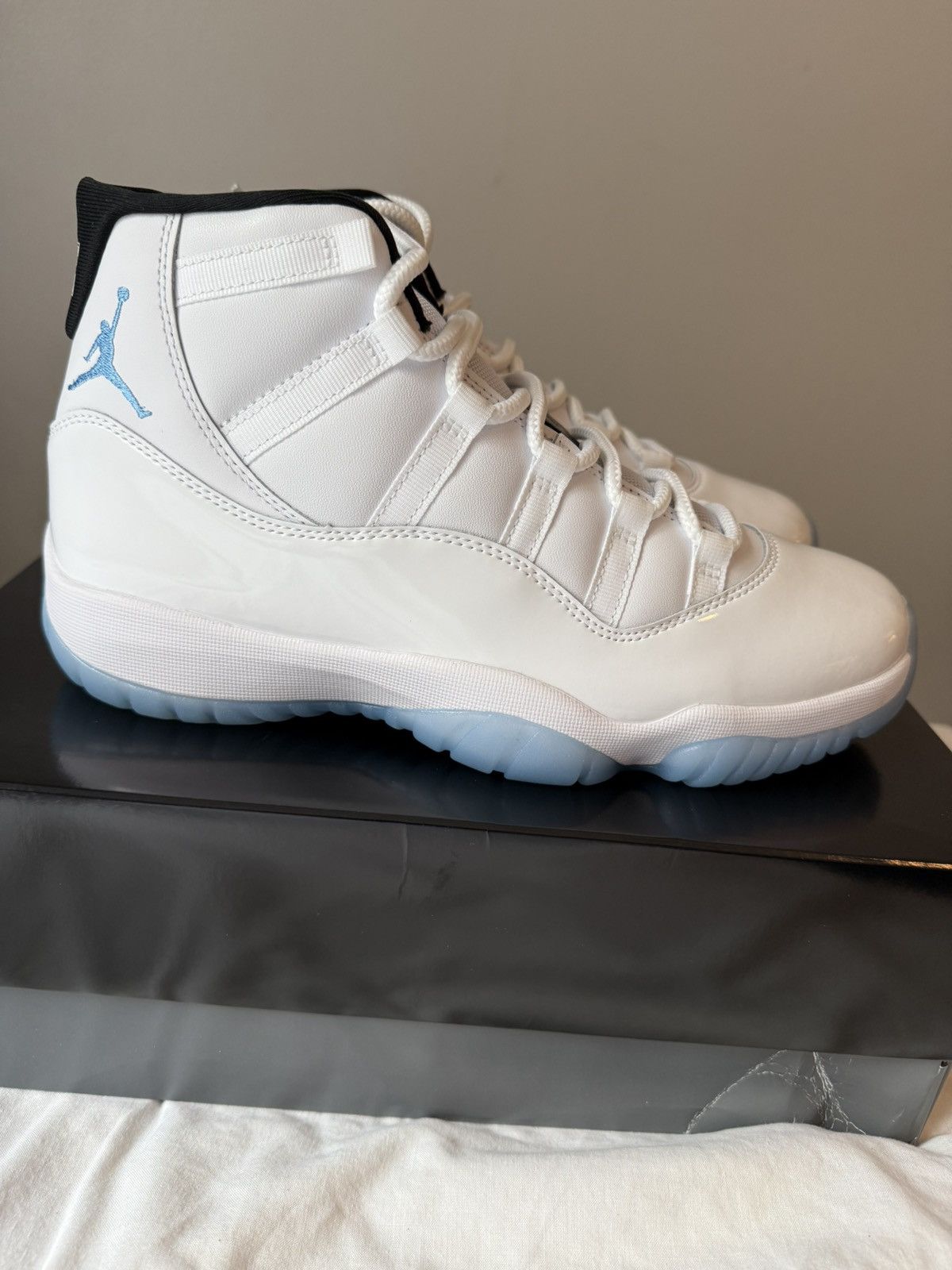Jordan Brand × Nike NIKE AIR JORDAN 11 RETRO WHITE / LEGEND BLUE Size US 10 / EU 43 - 6 Thumbnail