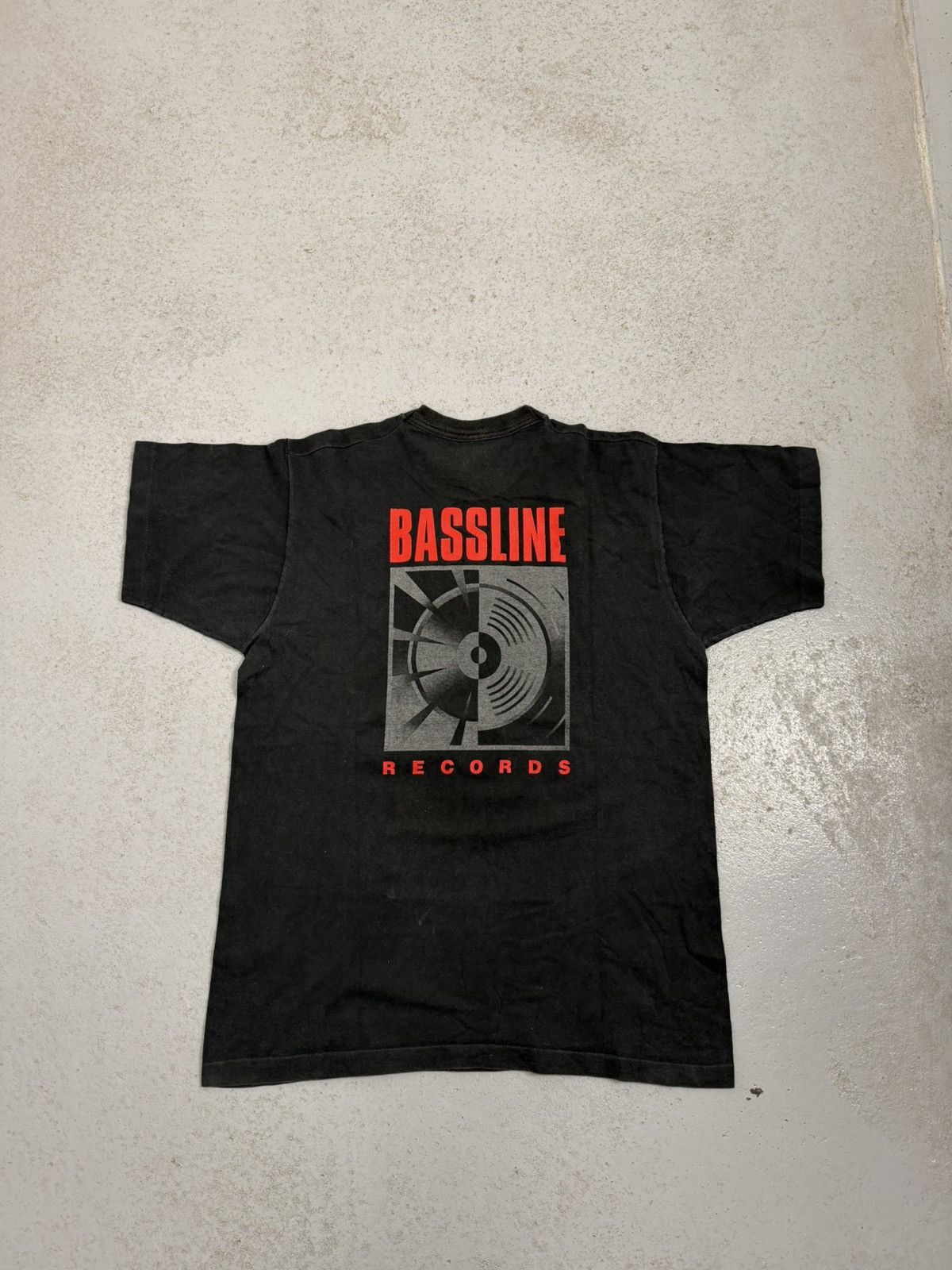 Band Tees Vintage 90s Bassline Records Promo Single Stitch T-Shirt Size US XL / EU 56 / 4 - 1 Thumbnail