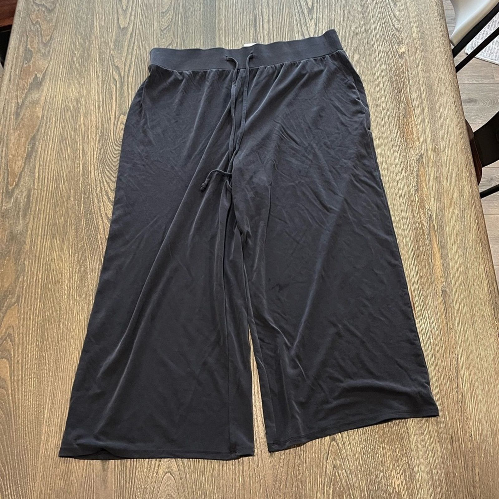 Express Express Wide Leg Capri Pants Elastic Waist Black Size L Size 29" - 1 Thumbnail