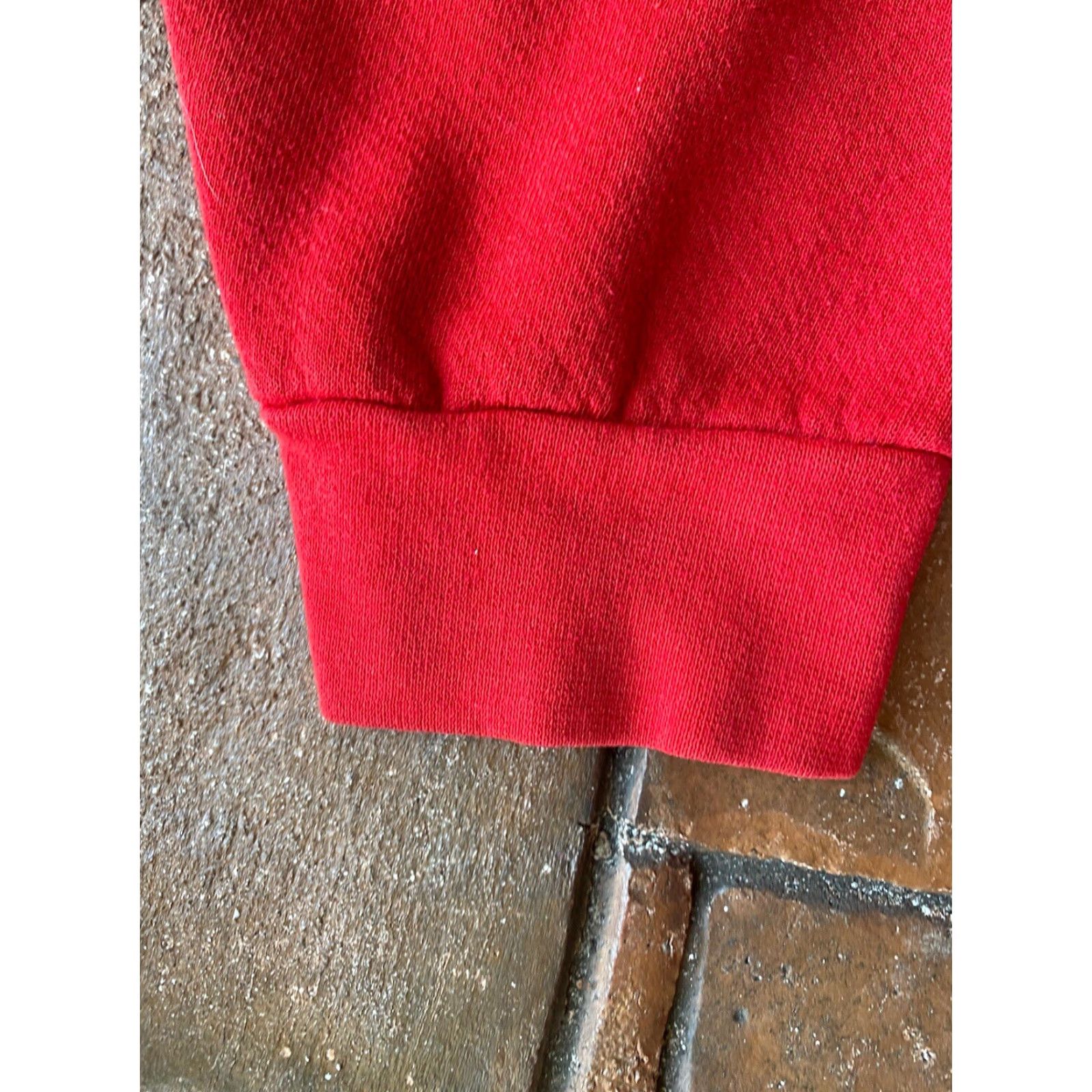 Disney VINTAGE Walt Disney World Mickey Mouse Embroidered Sweatshirt Red 2XL Crew Neck Pullover Unisex Adults Graphic Print 90s Theme Size US XXL / EU 58 / 5 - 4 Thumbnail