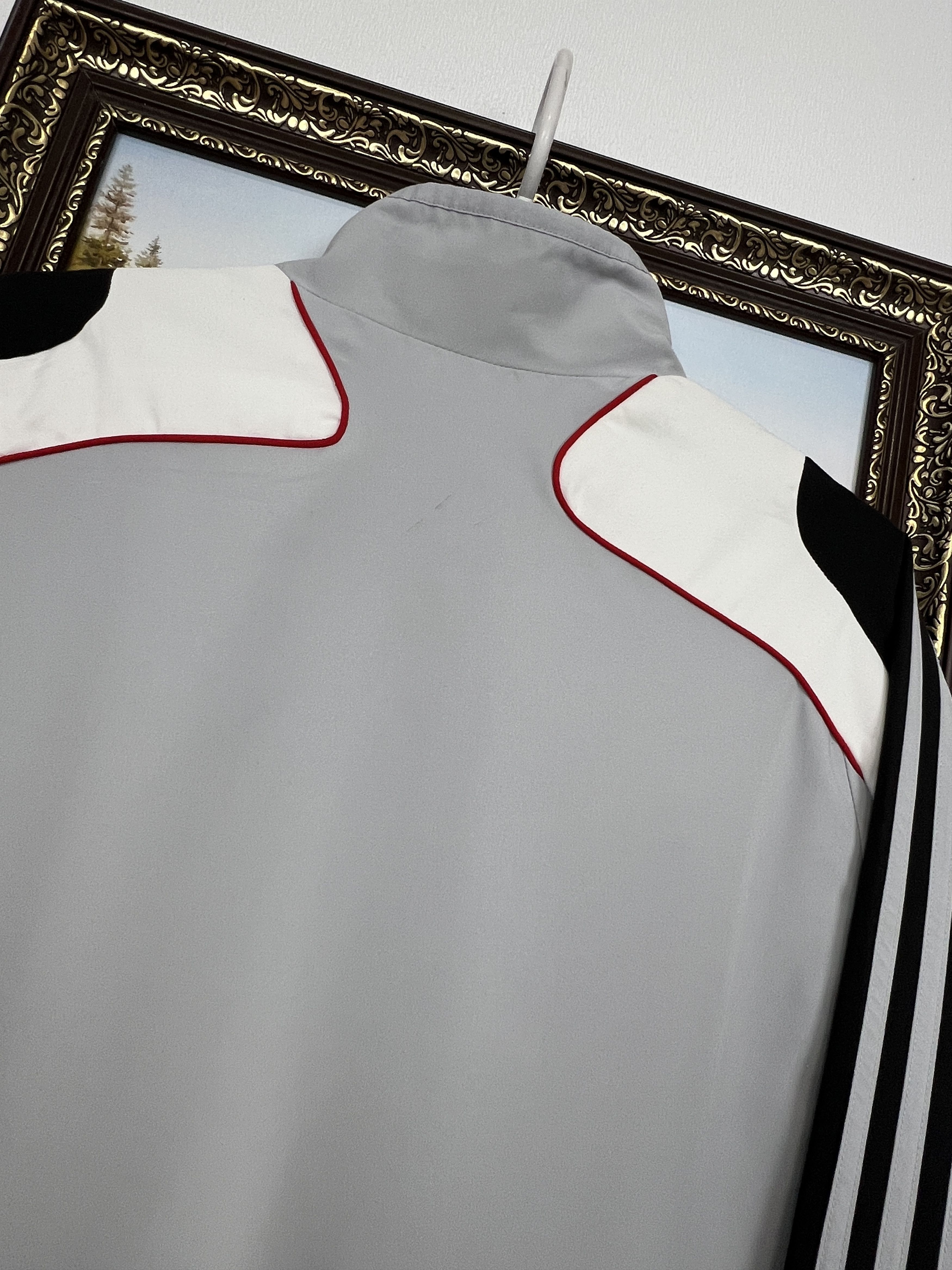 Adidas Vintage Adidas Liverpool Football Jacket Soccer Top YNWA Size US L / EU 52-54 / 3 - 16 Thumbnail
