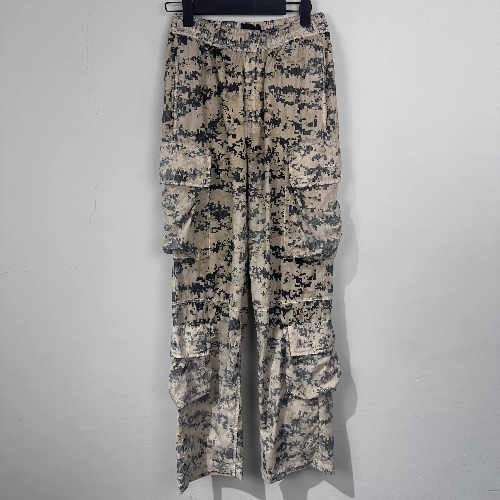 Givenchy Givenchy Camo Casual Pants 36 Men Size US 36 / EU 52 - 1 Thumbnail