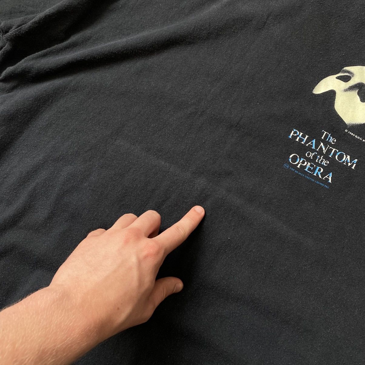 Band Tees Vintage RARE The Phantom Of The Opera 1986 Small logo tee Size US XL / EU 56 / 4 - 8 Thumbnail
