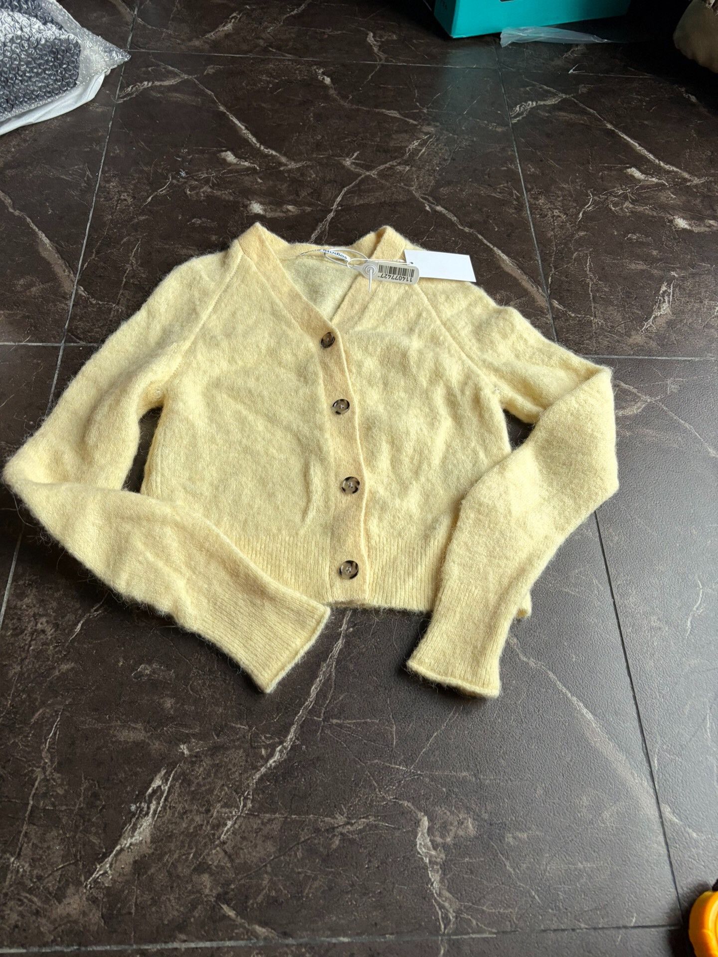 Acne Studios Acne Studios Yellow Cropped Sweater Size S / US 4 / IT 40 - 1 Thumbnail