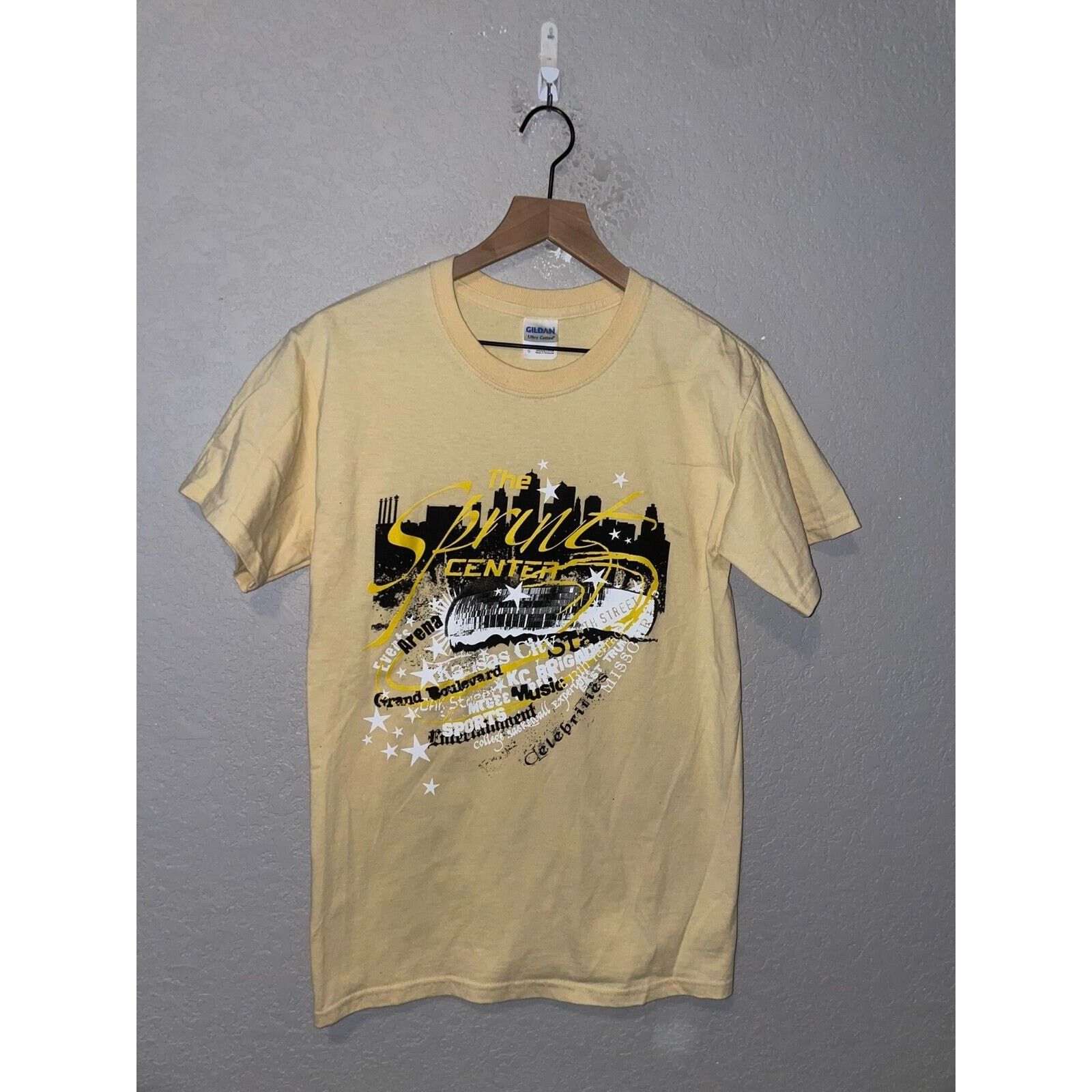 Gildan Vintage The Sprint Center Shirt Events Arena Music Tee Y2K S Size US S / EU 44-46 / 1 - 1 Thumbnail