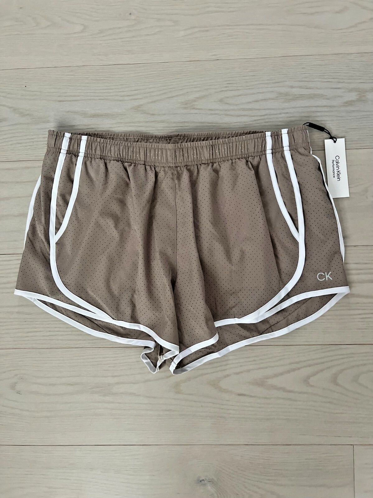 Calvin Klein Calvin Klein Performance Shorts in Moonrock ( XL ) Size 36" / US 14 / IT 50 - 3 Thumbnail