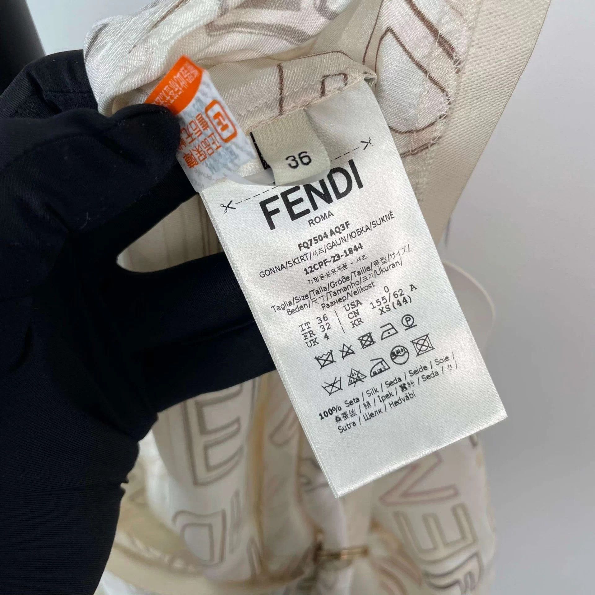 Fendi Fendi Letter Print Asymmetric White Skirt Size 36 Size 26" / US 2 / IT 38 - 6 Thumbnail