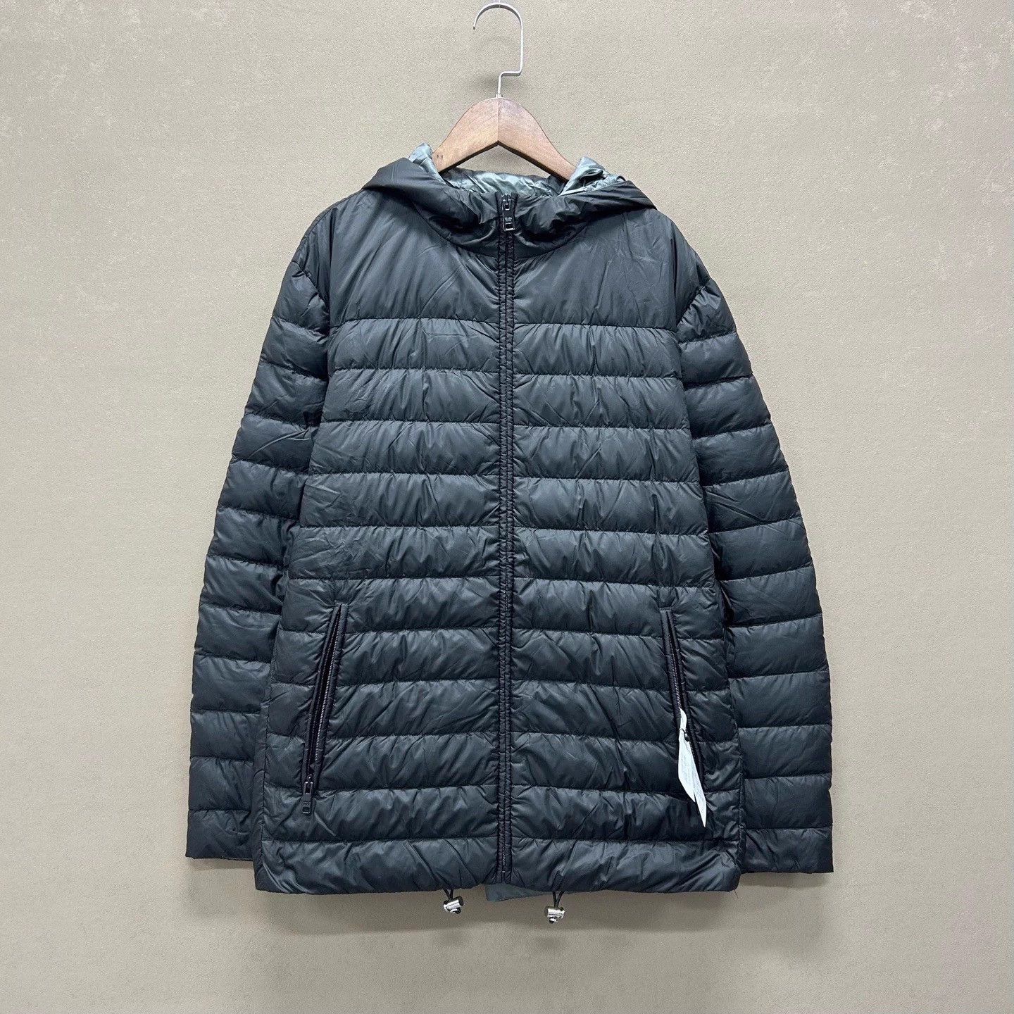Prada Prada lightweight down jacket back triangle logo 99 new 50 Size US M / EU 48-50 / 2 - 1 Thumbnail