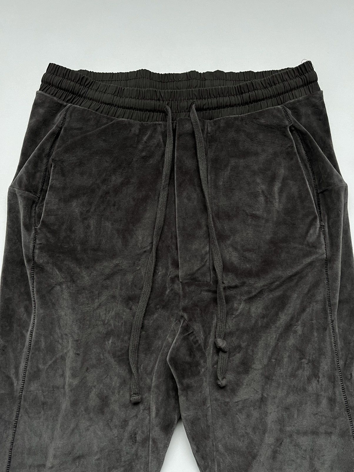 Thom Krom Thom Krom Velvet Drop Crotch Sweatpants in Taupe Size US 31 - 10 Thumbnail