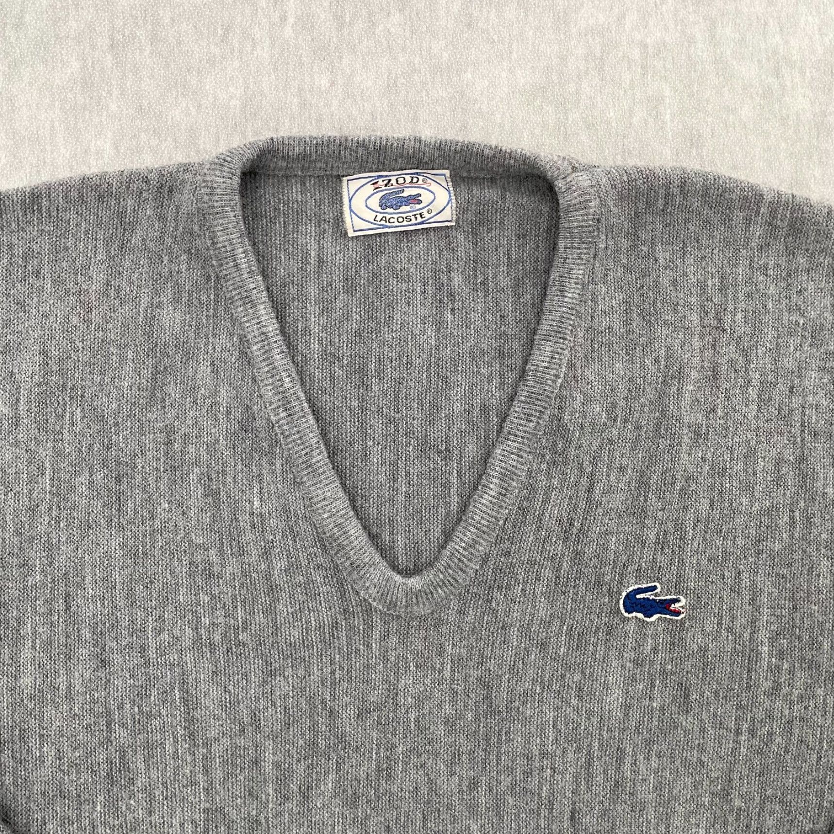 Lacoste VINTAGE Izod Lacoste Sweater Adult Large Gray V-Neck Pullover Knit Mens 80s USA Size US L / EU 52-54 / 3 - 3 Thumbnail