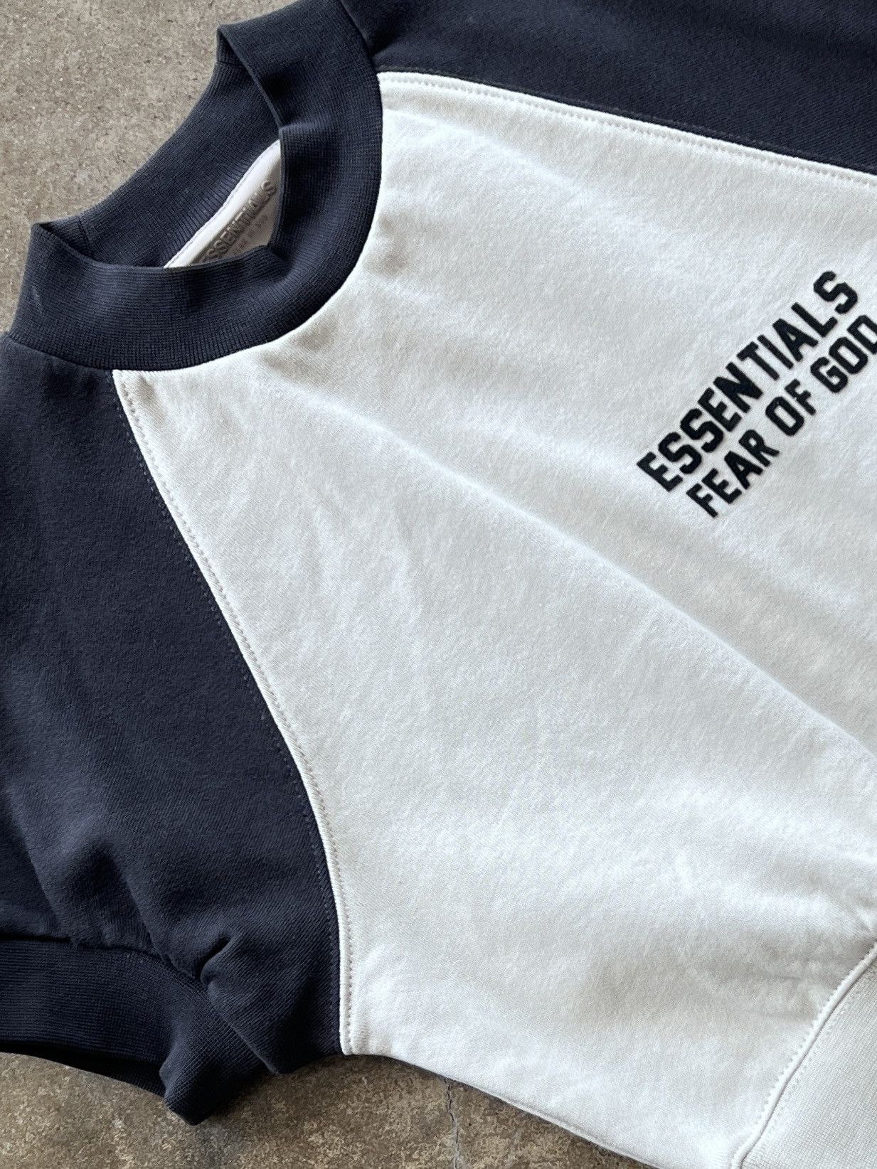 Fear of God Fear of God FOG Essentials SS Crewneck Youth XSmall 4/5 Size US XXS / EU 40 - 1 Thumbnail
