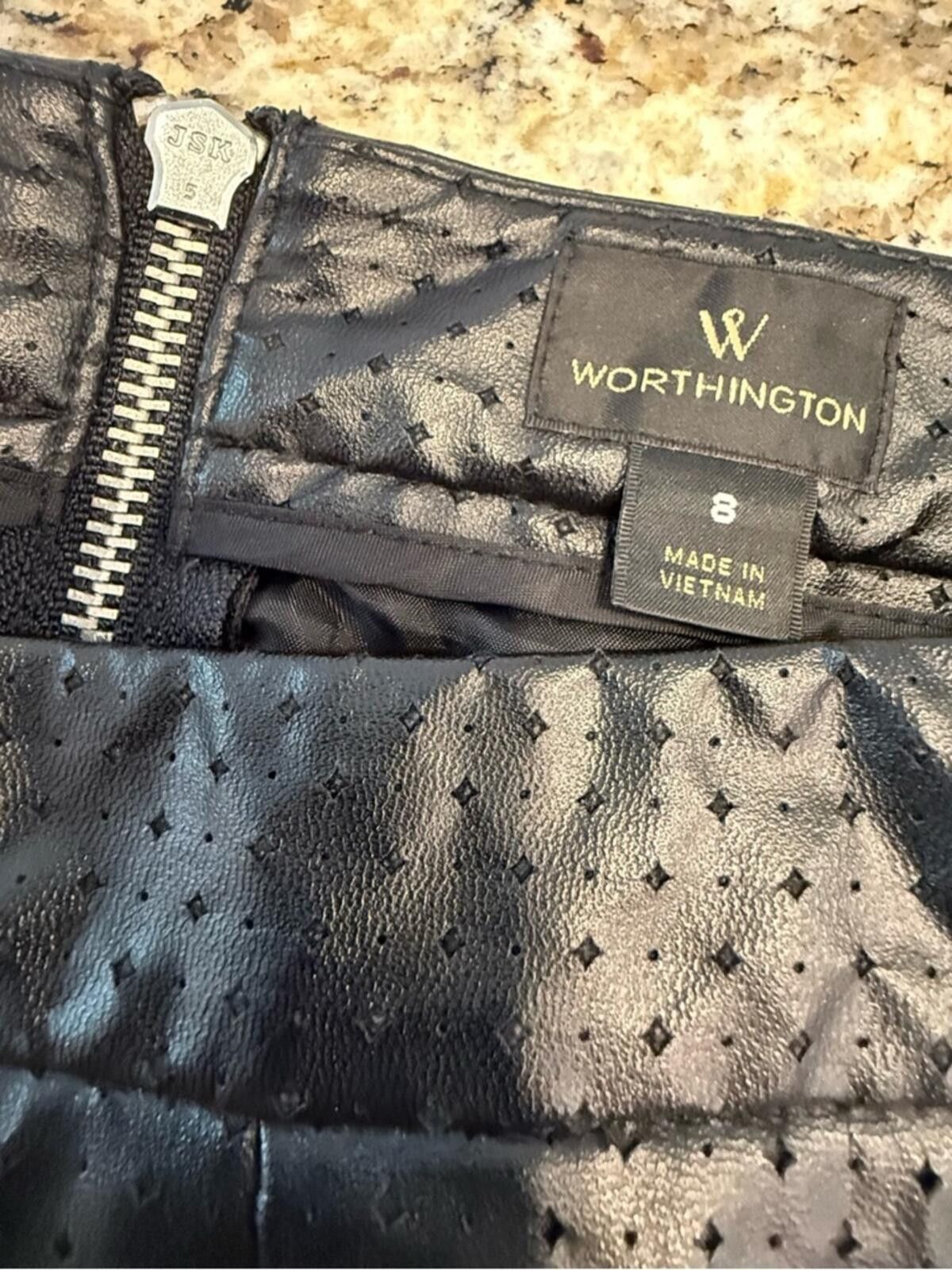 Worthington Worthington black faux leather mesh mini skirt pockets SZ 8 Size 30" / US 8 / IT 44 - 7 Thumbnail