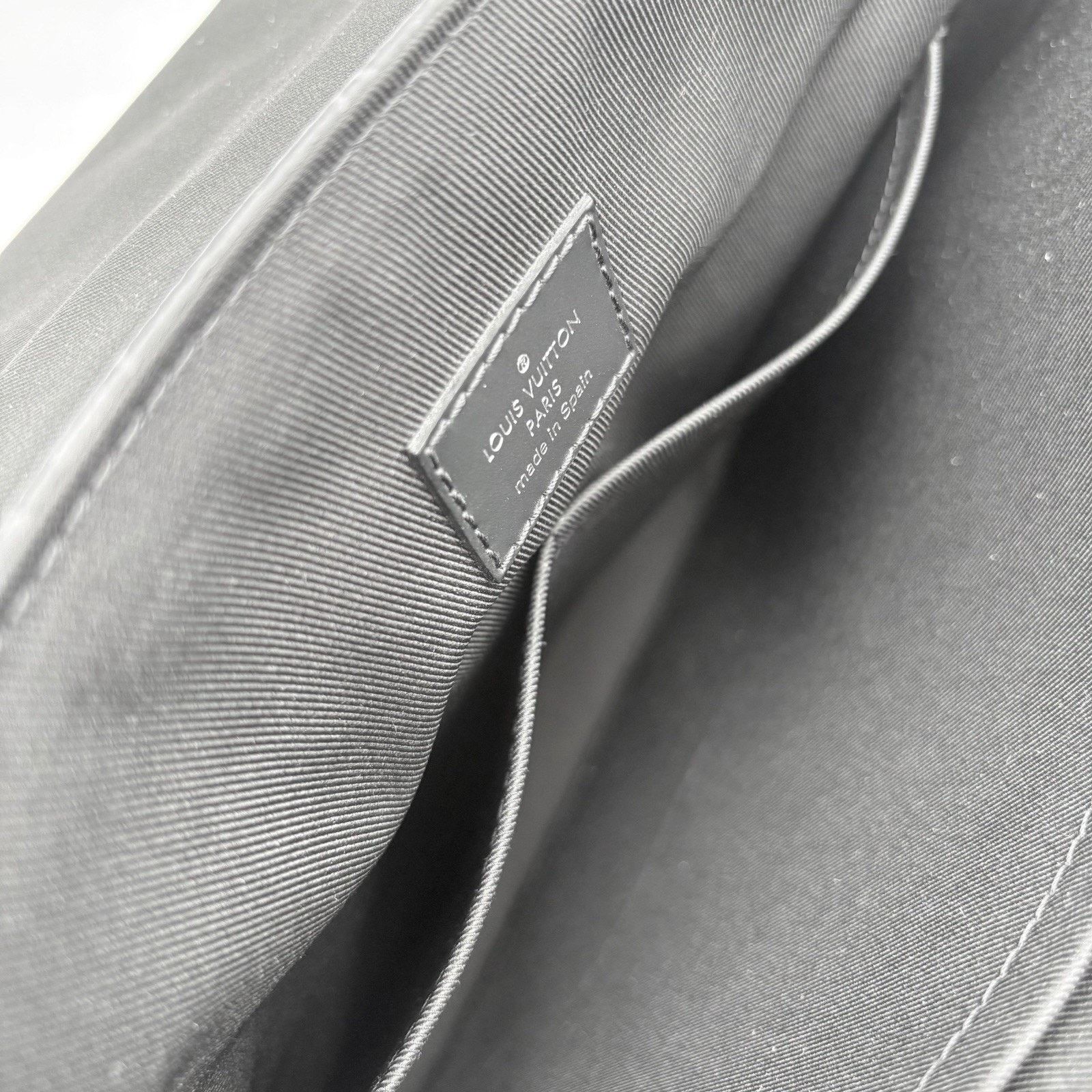 Louis Vuitton District Monogram Eclipse Messenger Bag | SUPER CLEAN! Size ONE SIZE - 19 Thumbnail