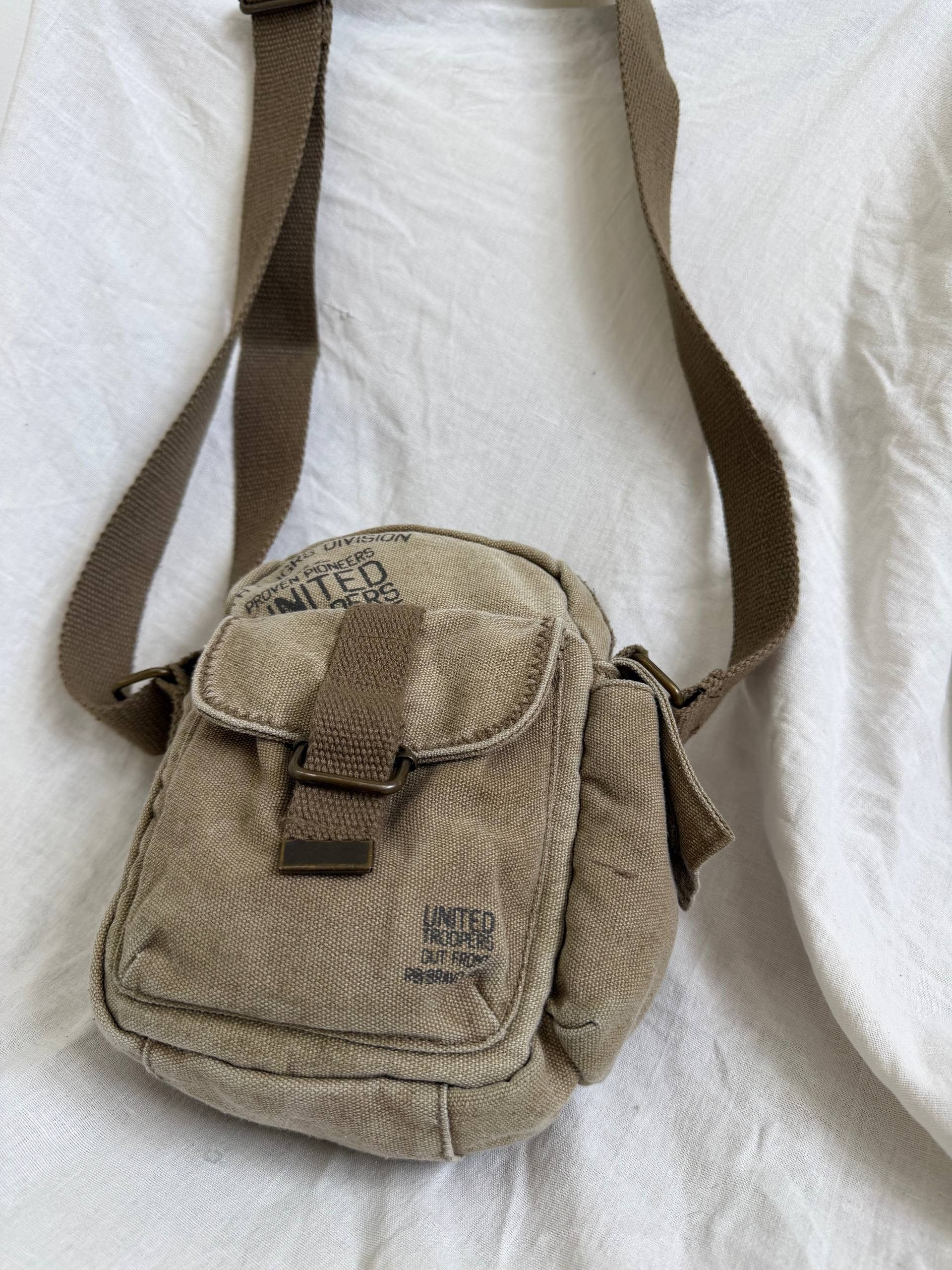 Vintage Vintage 90s Army Diesel Style Crossbody Mini Bag Size ONE SIZE - 8 Thumbnail