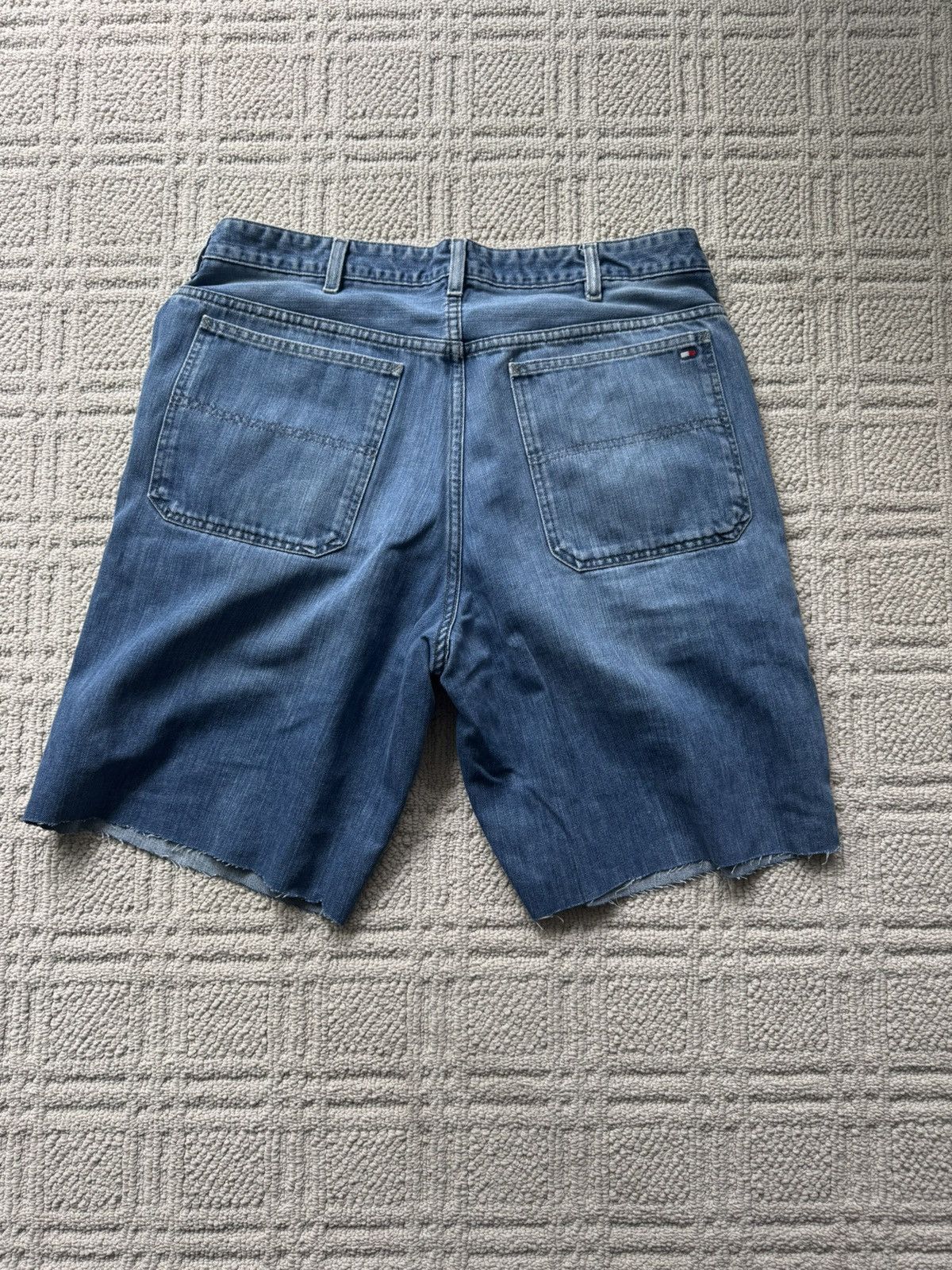 Tommy Hilfiger Tommy Hilfiger Cutoff Jorts Size US 38 / EU 54 - 1 Thumbnail
