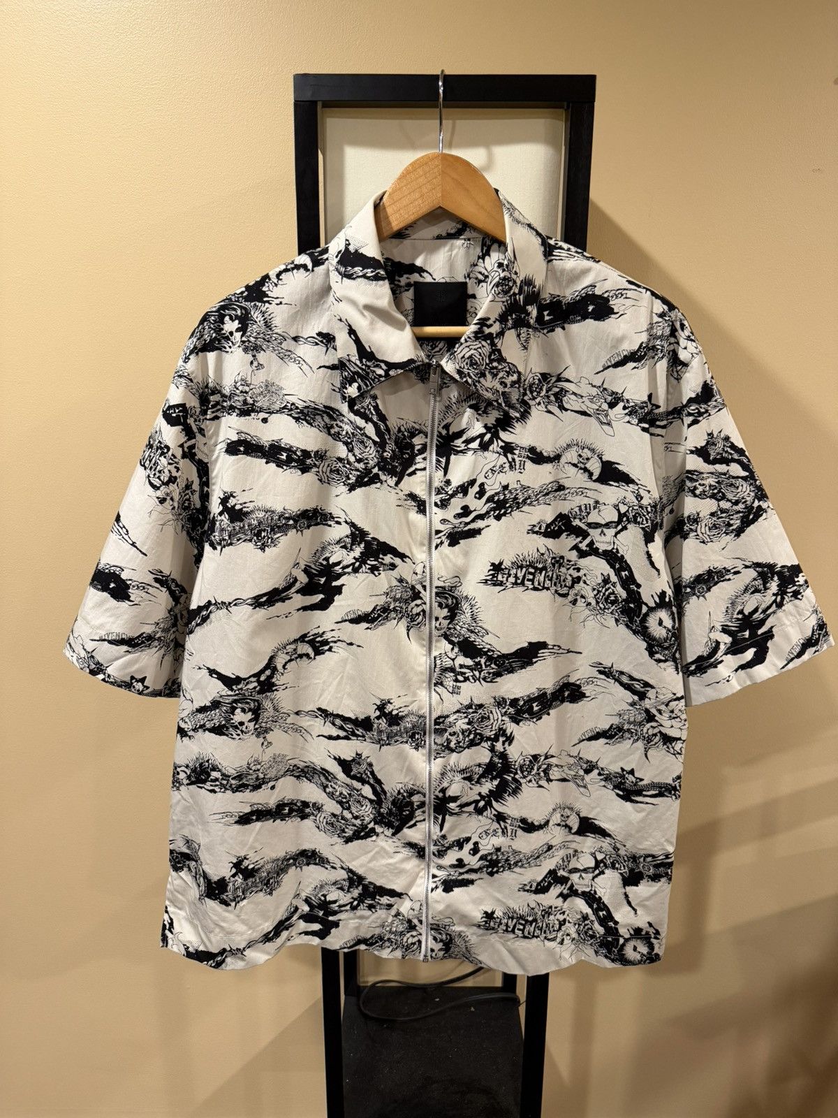 Givenchy Givenchy Matthew Williams Tiger Camo White/Black Zip Shirt Size US XL / EU 56 / 4 - 8 Thumbnail