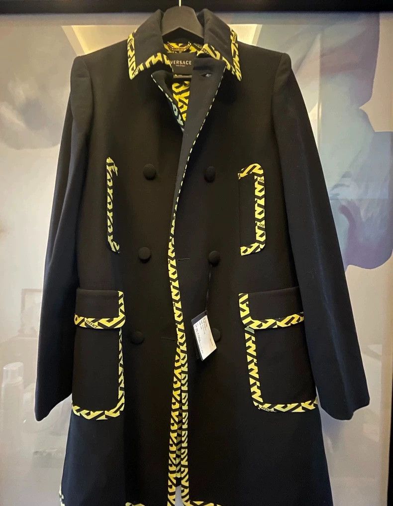 Versace Versace Women's Black Long Coat - dmc Size US L / EU 52-54 / 3 - 1 Thumbnail