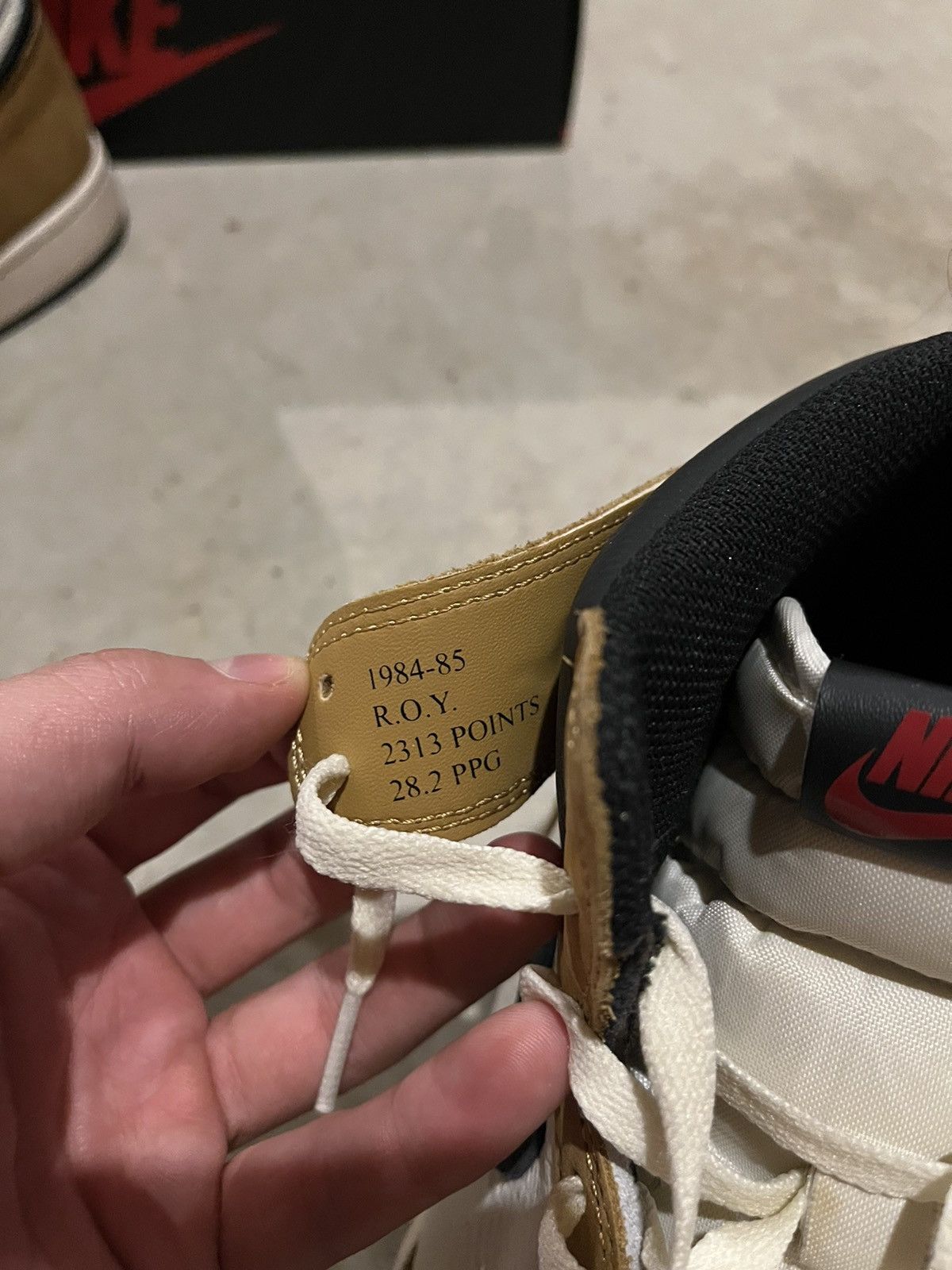 Jordan Brand Air Jordan 1 Retro High OG ‘Rookie of the Year’ Size US 10.5 / EU 43-44 - 7 Thumbnail