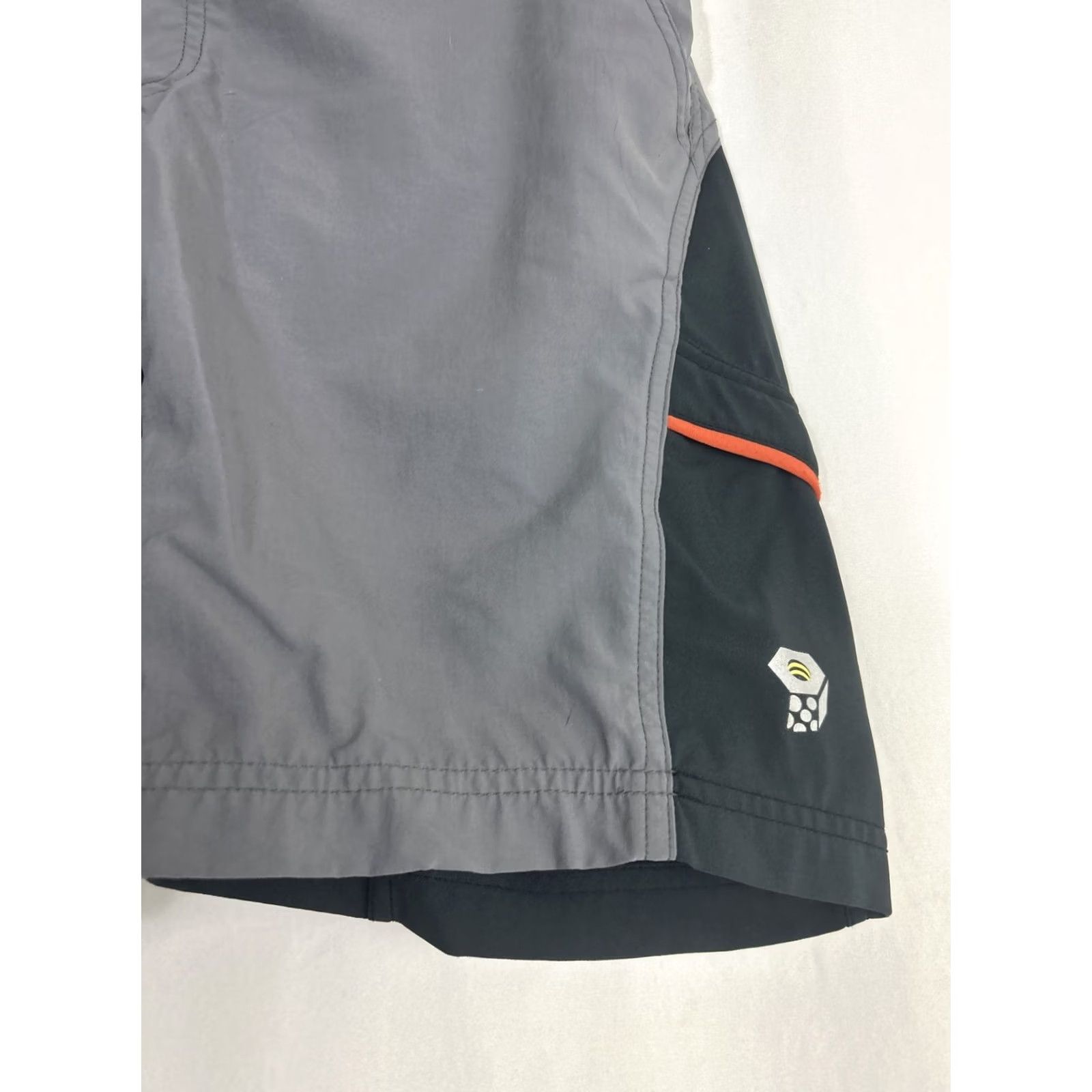 Mountain Hardwear Mountain Hard Wear Shorts Hiking Womens 8 Gray Belted Hook & Loop 4-Pocket Lightweight Quick Dry Utility Outdoor 90s Size 30" / US 8 / IT 44 - 3 Thumbnail