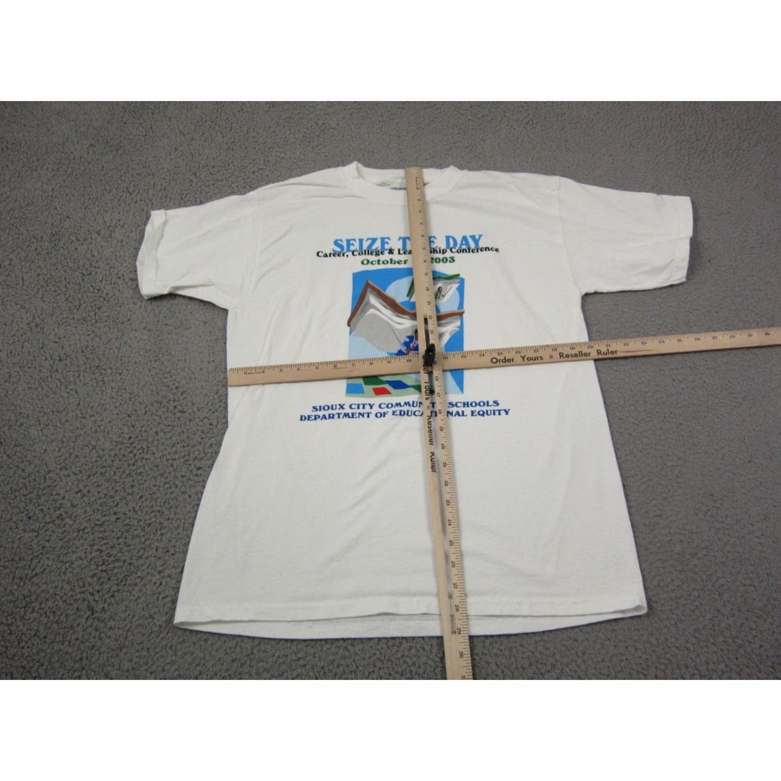 Gildan Vintage Gildan Shirt Mens Large White Books Reading Sioux City 2A 70s 80s 90s City Classic Mens T-Shirt Size US L / EU 52-54 / 3 - 5 Thumbnail
