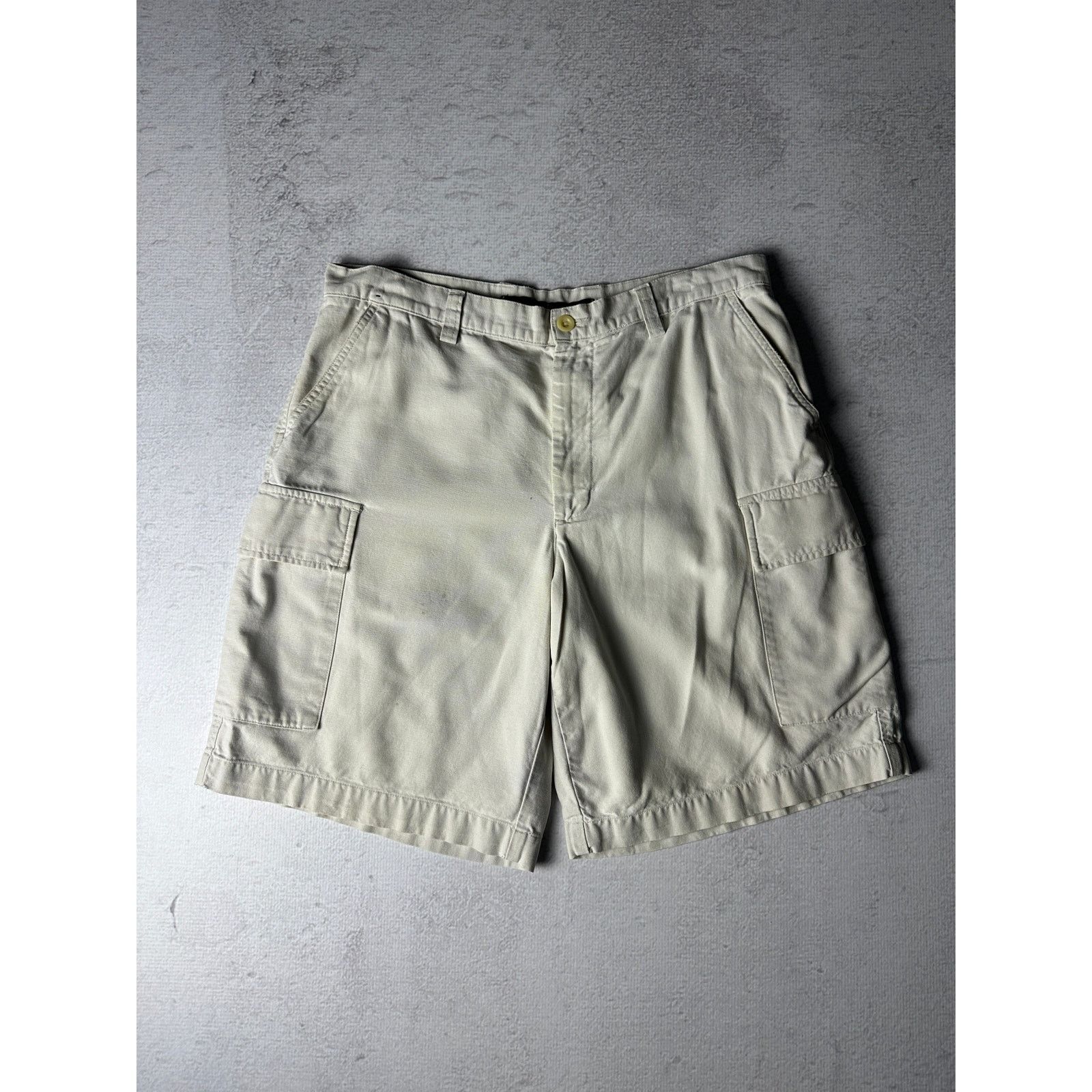 Nautica Vintage Nautica White Preowned Cargo Shorts - Men's 36 Size US 36 / EU 52 - 1 Thumbnail