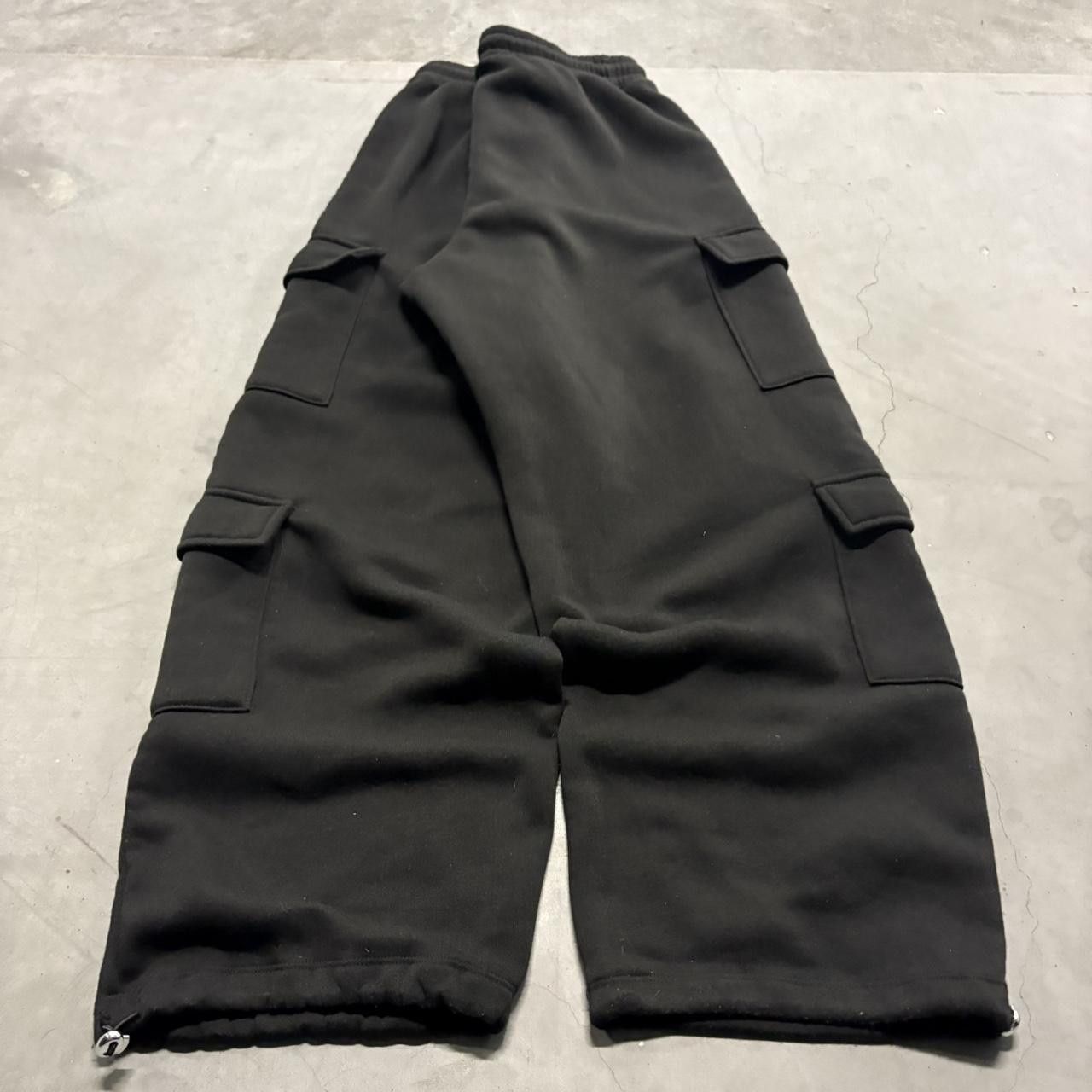 Vintage Crazy Vintage Y2K/2000s Baggy Black Cargo Sweatpants with adjustable waistband and Drawstrings! Size US 34 / EU 50 - 5 Thumbnail