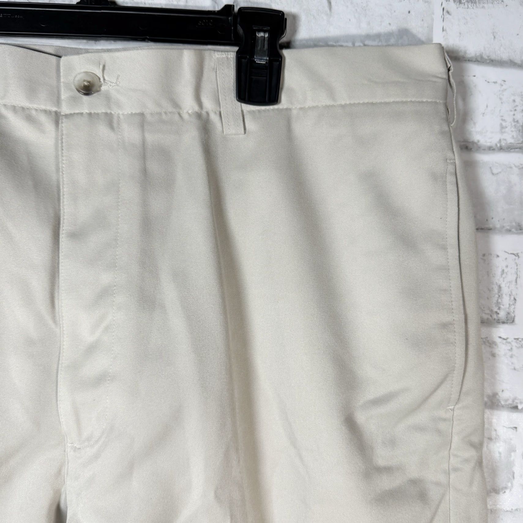 Roundtree & Yorke NWT Roundtree & Yorke Beige 100% Polyester Casual Shorts Mens Size 38 Size US 38 / EU 54 - 2 Thumbnail